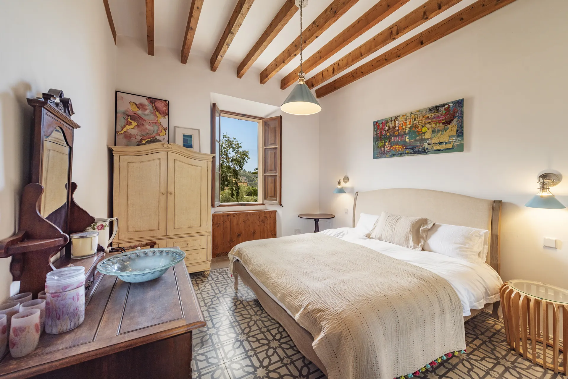 Elegant Deià Hideaway: Classic 5-Bedroom Home with Majestic Mountain Views-7
