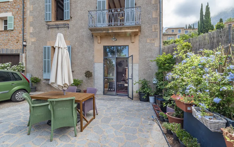 Retraite Élégante à Deià : Maison Classique de 5 Chambres avec Vue Majestueuse sur les Montagnes