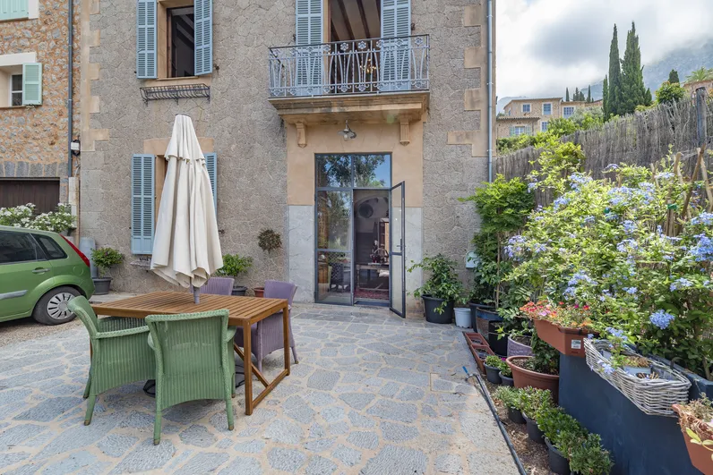 Elegant gömställe i Deià: klassiskt hus med 5 sovrum och majestätisk utsikt över bergen