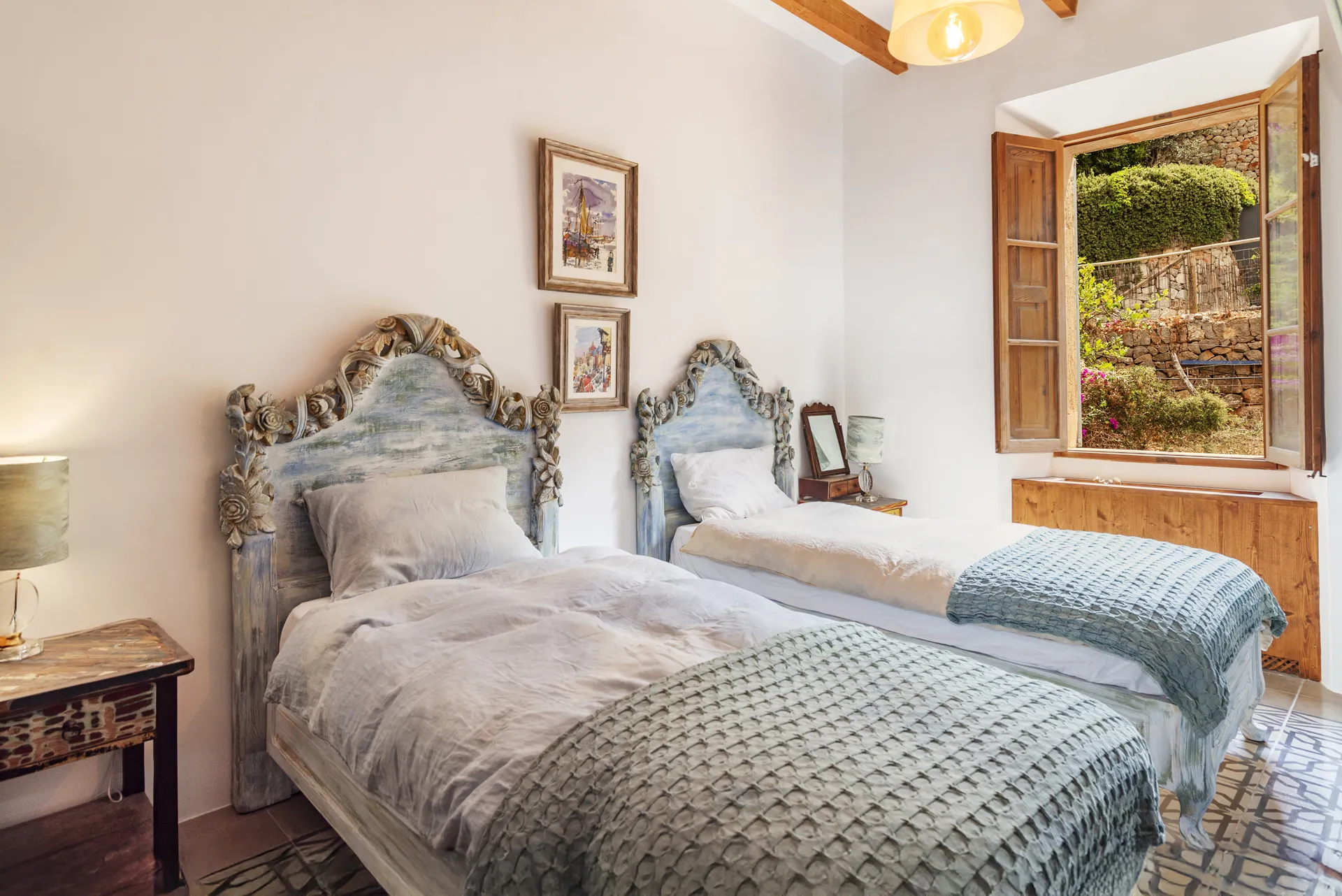 Elegant Deià Hideaway: Classic 5-Bedroom Home with Majestic Mountain Views-13