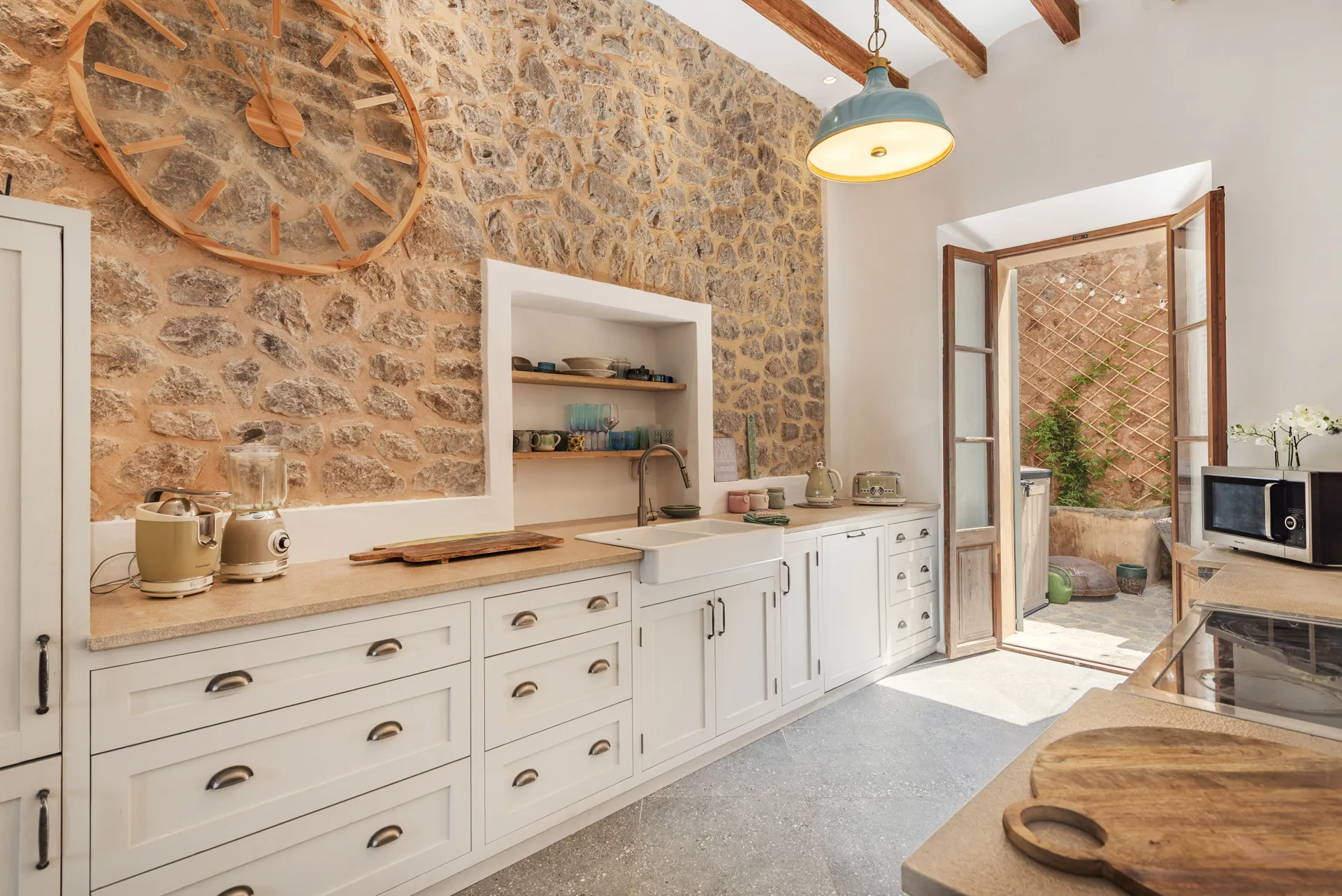 Elegant Deià Hideaway: Classic 5-Bedroom Home with Majestic Mountain Views-4