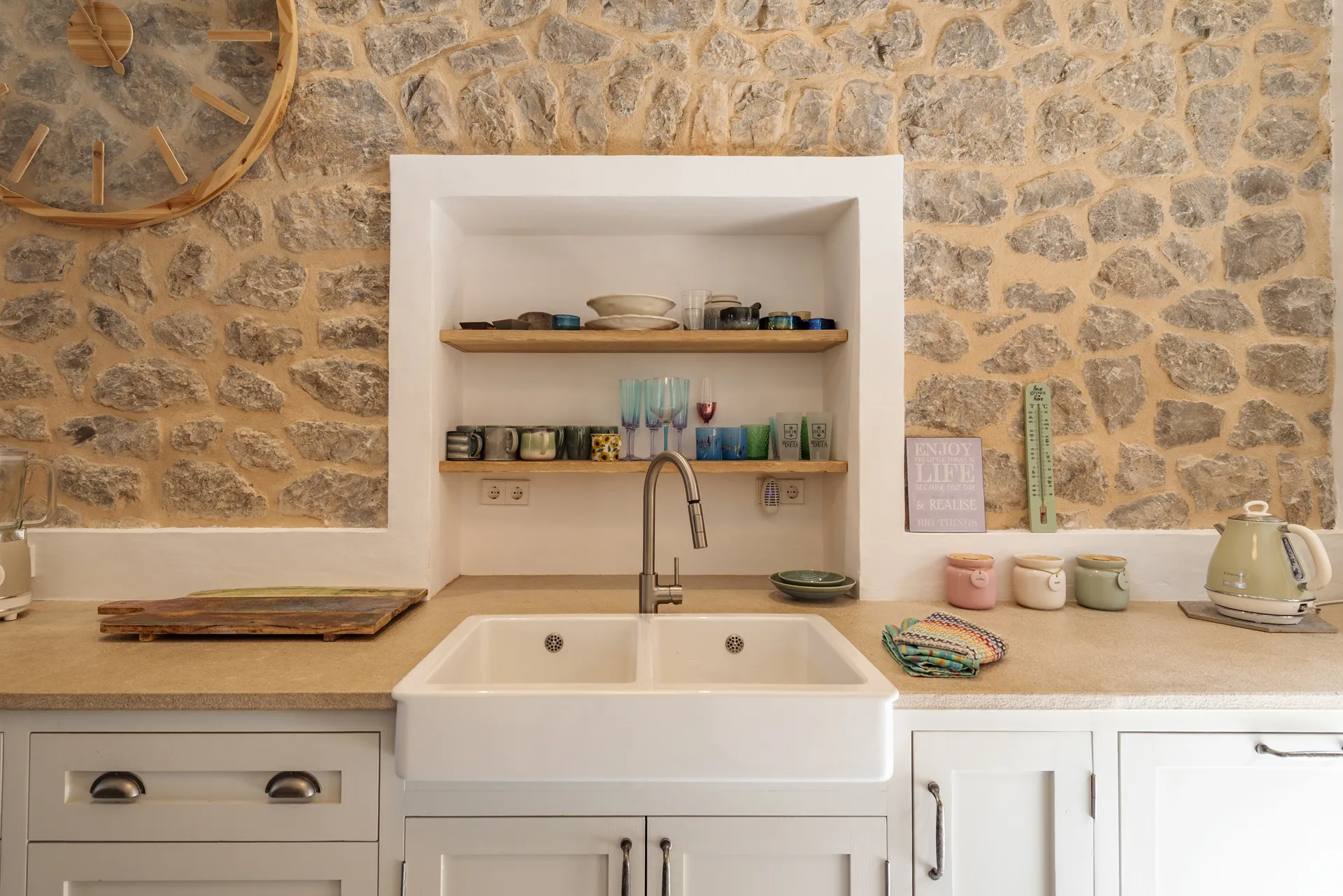 Elegant Deià Hideaway: Classic 5-Bedroom Home with Majestic Mountain Views-5