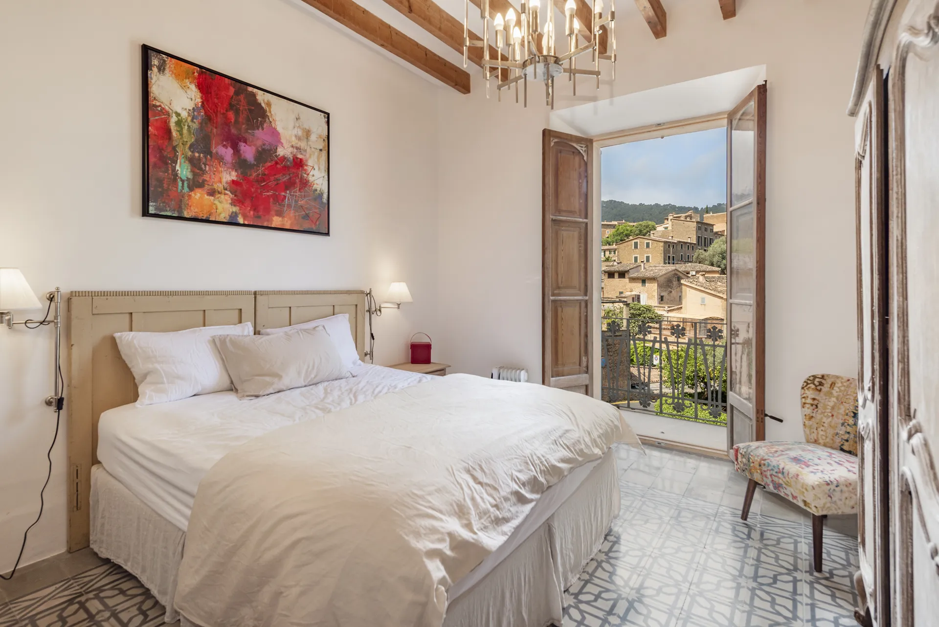 Elegant Deià Hideaway: Classic 5-Bedroom Home with Majestic Mountain Views-10