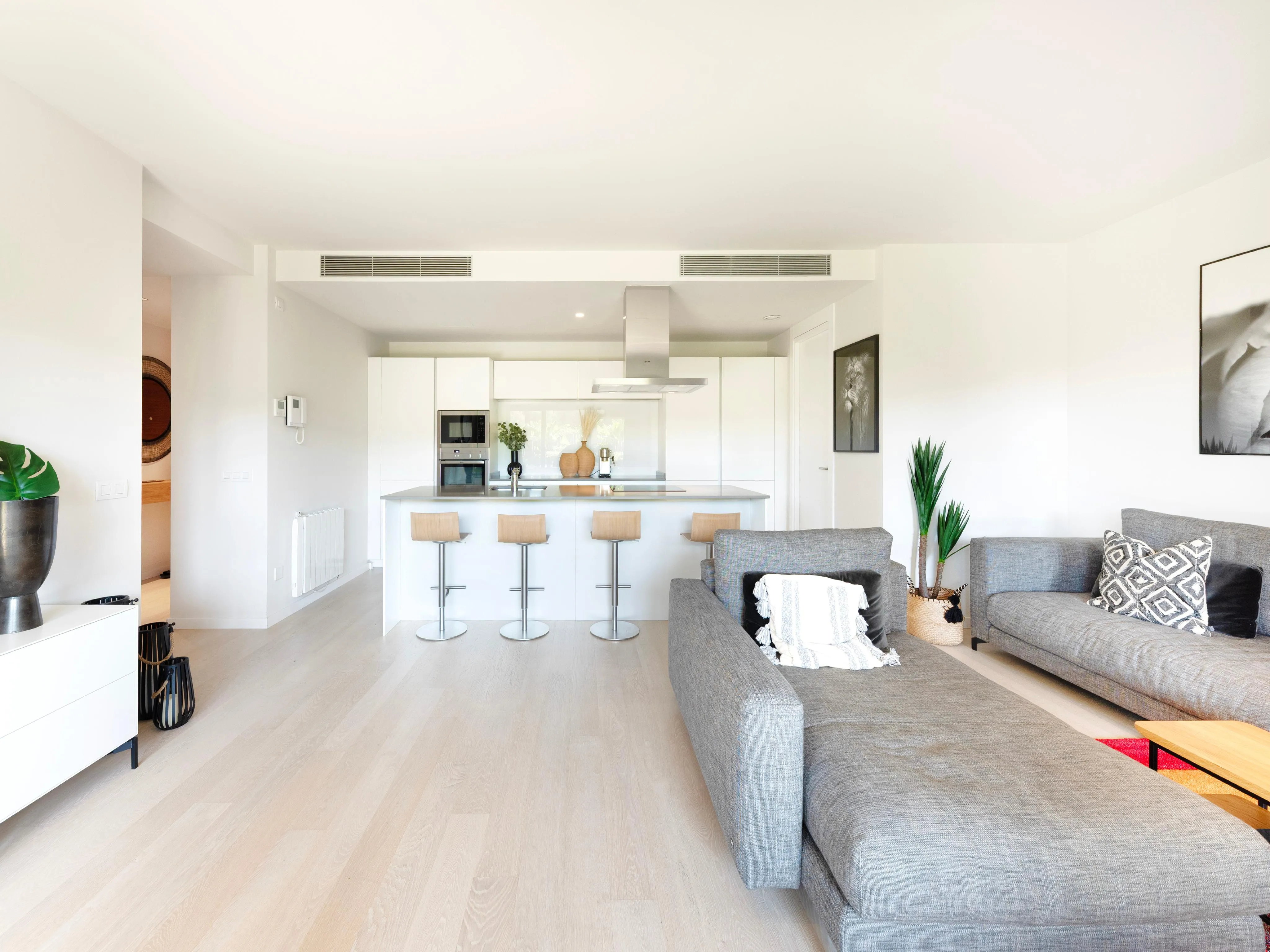 Modern garden apartment in walking distance to Portals-7