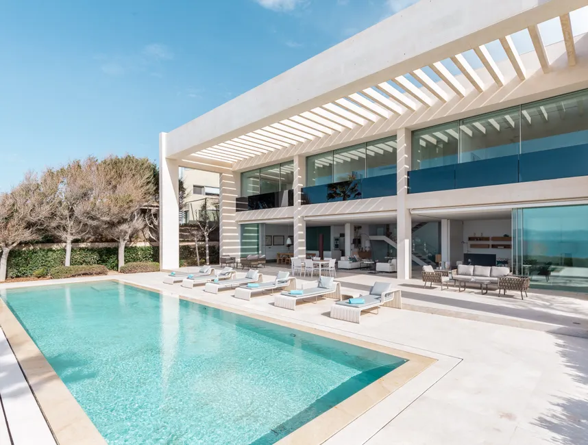 Wakacyjna willa z zapierającym dech w piersiach widokiem na morze-3