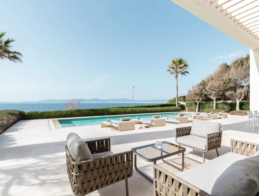 Wakacyjna willa z zapierającym dech w piersiach widokiem na morze-12