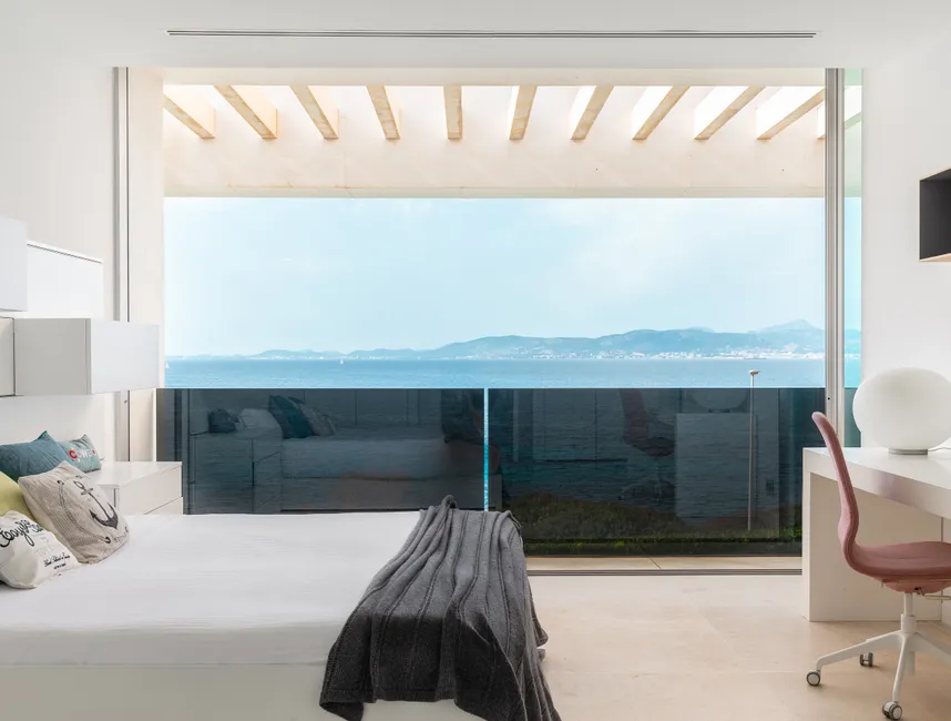 Wakacyjna willa z zapierającym dech w piersiach widokiem na morze-20