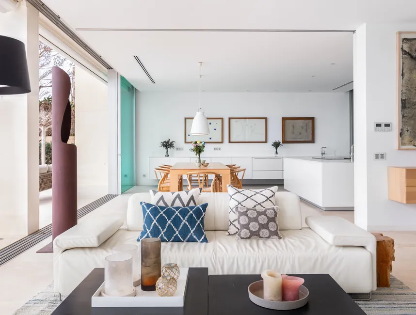 Wakacyjna willa z zapierającym dech w piersiach widokiem na morze-11