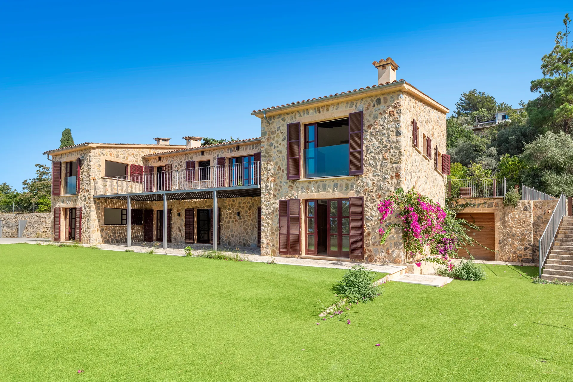 Indrukwekkende villa met bijgebouw in Estellencs-2