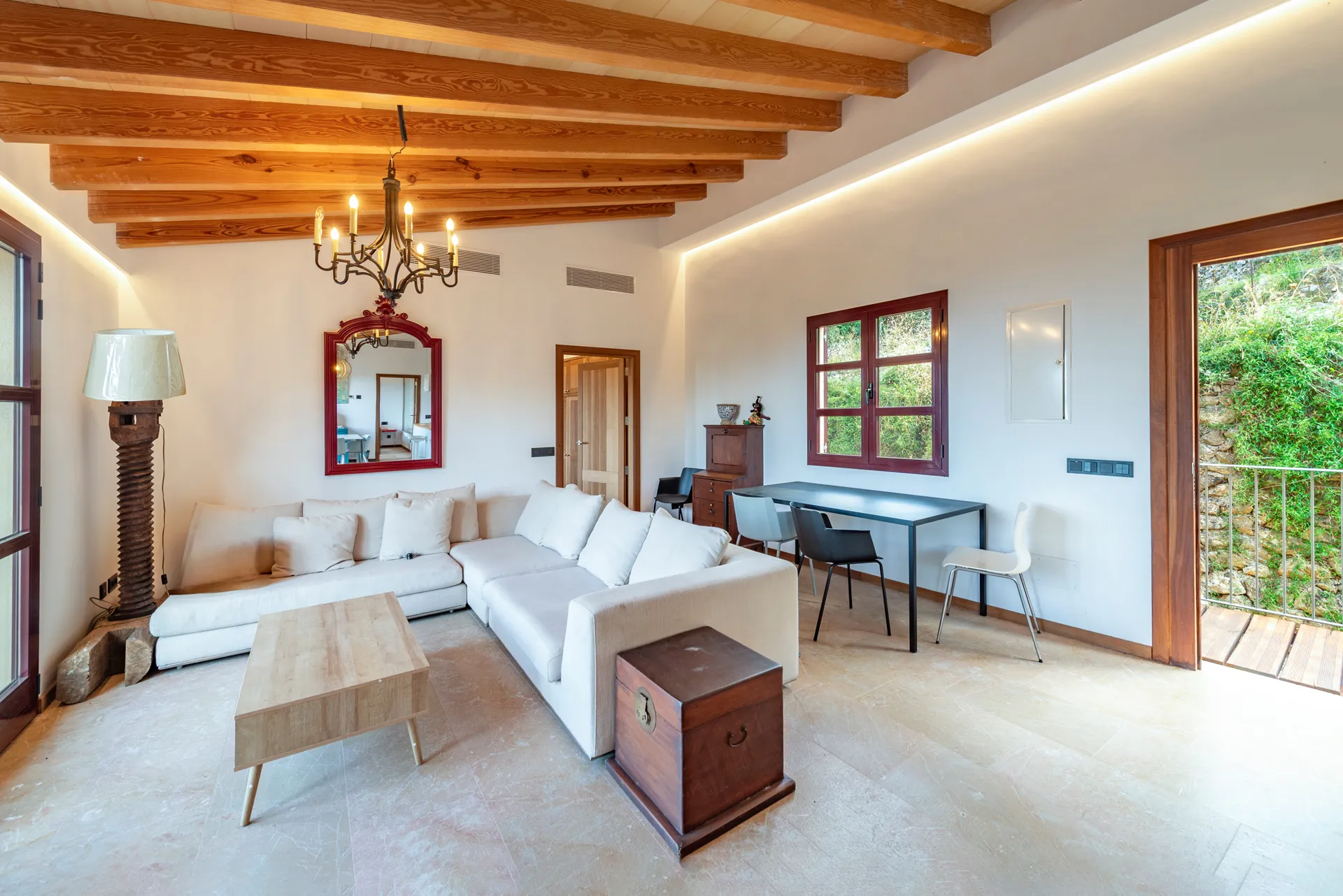 Indrukwekkende villa met bijgebouw in Estellencs-23