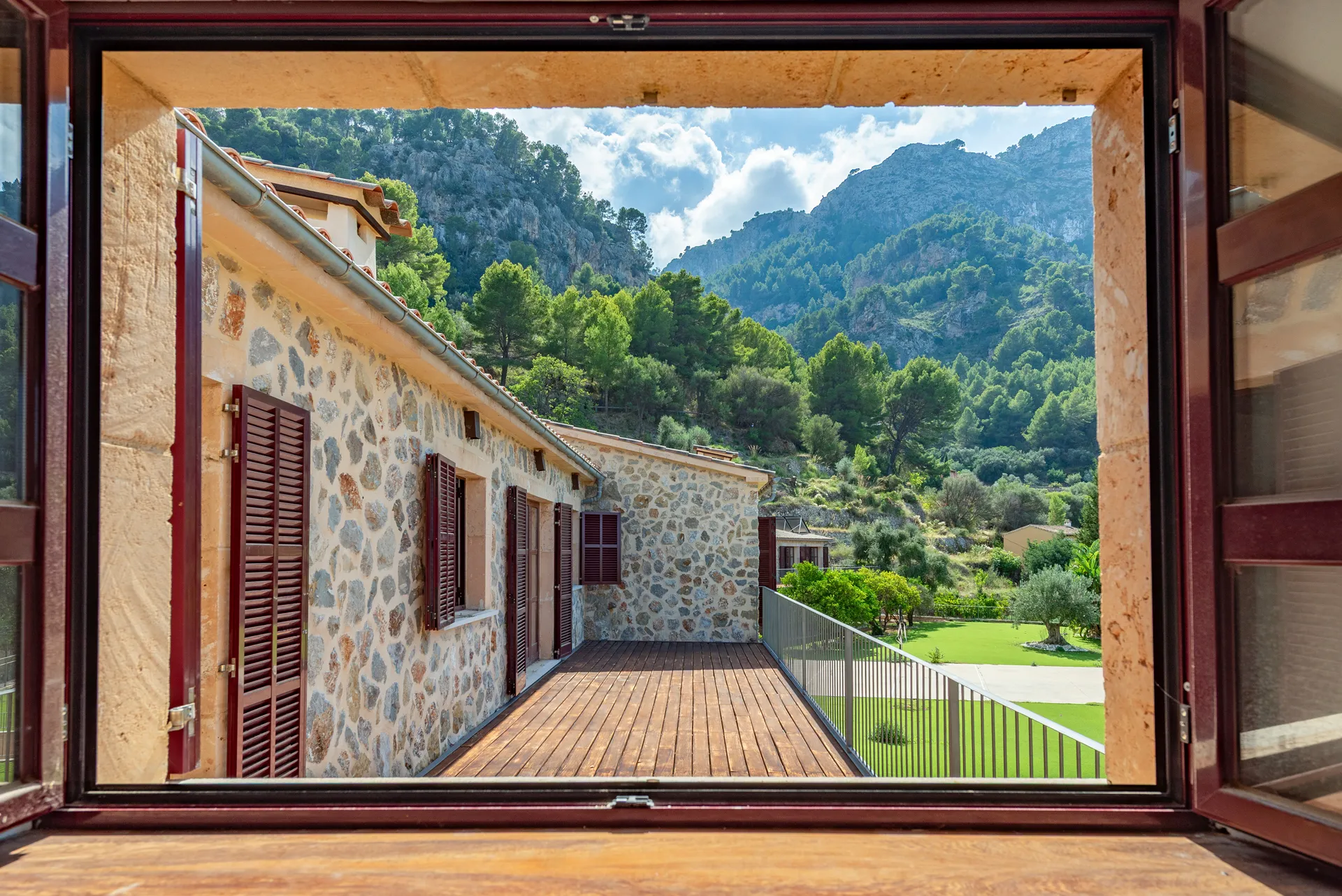 Indrukwekkende villa met bijgebouw in Estellencs-11