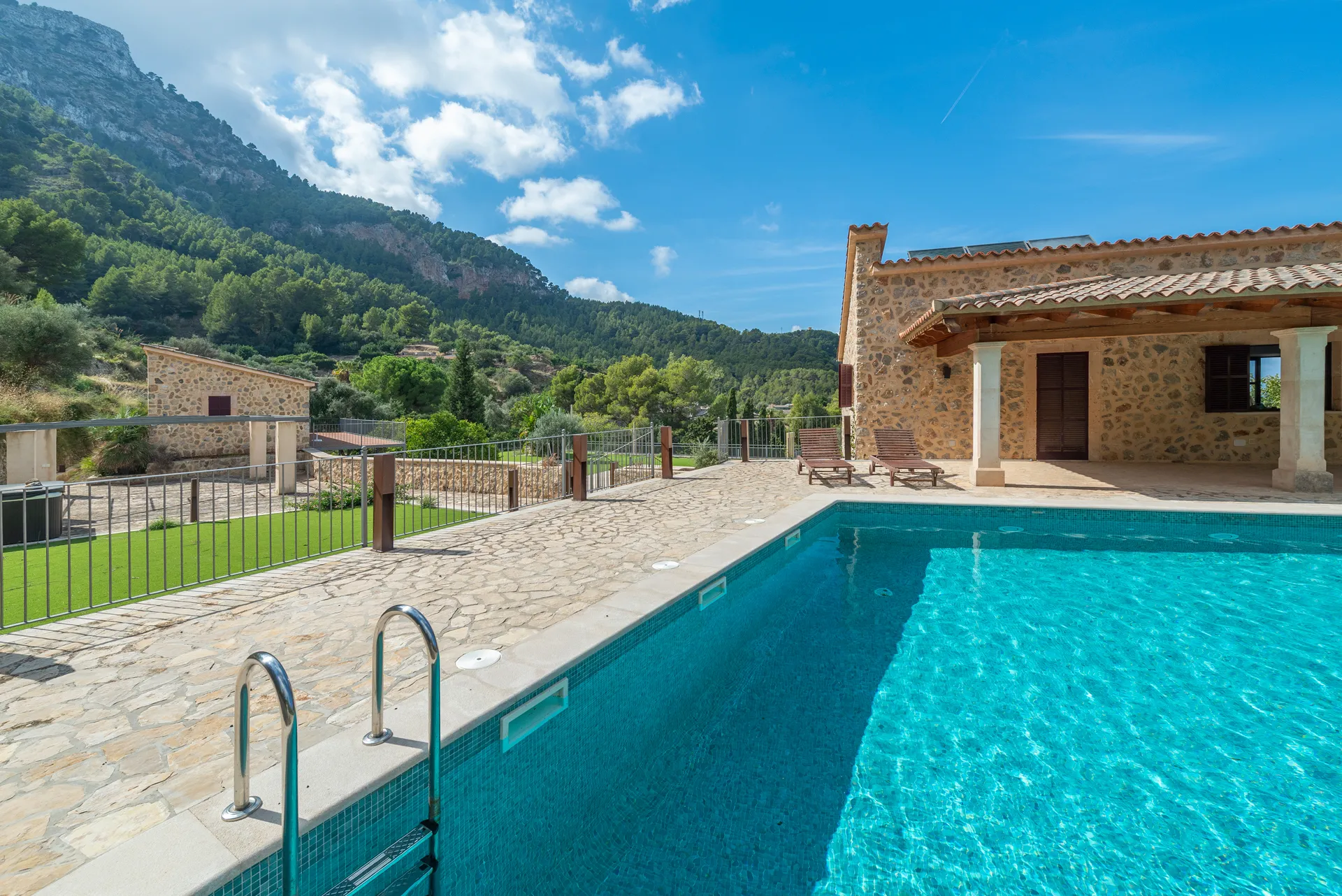 Indrukwekkende villa met bijgebouw in Estellencs-19