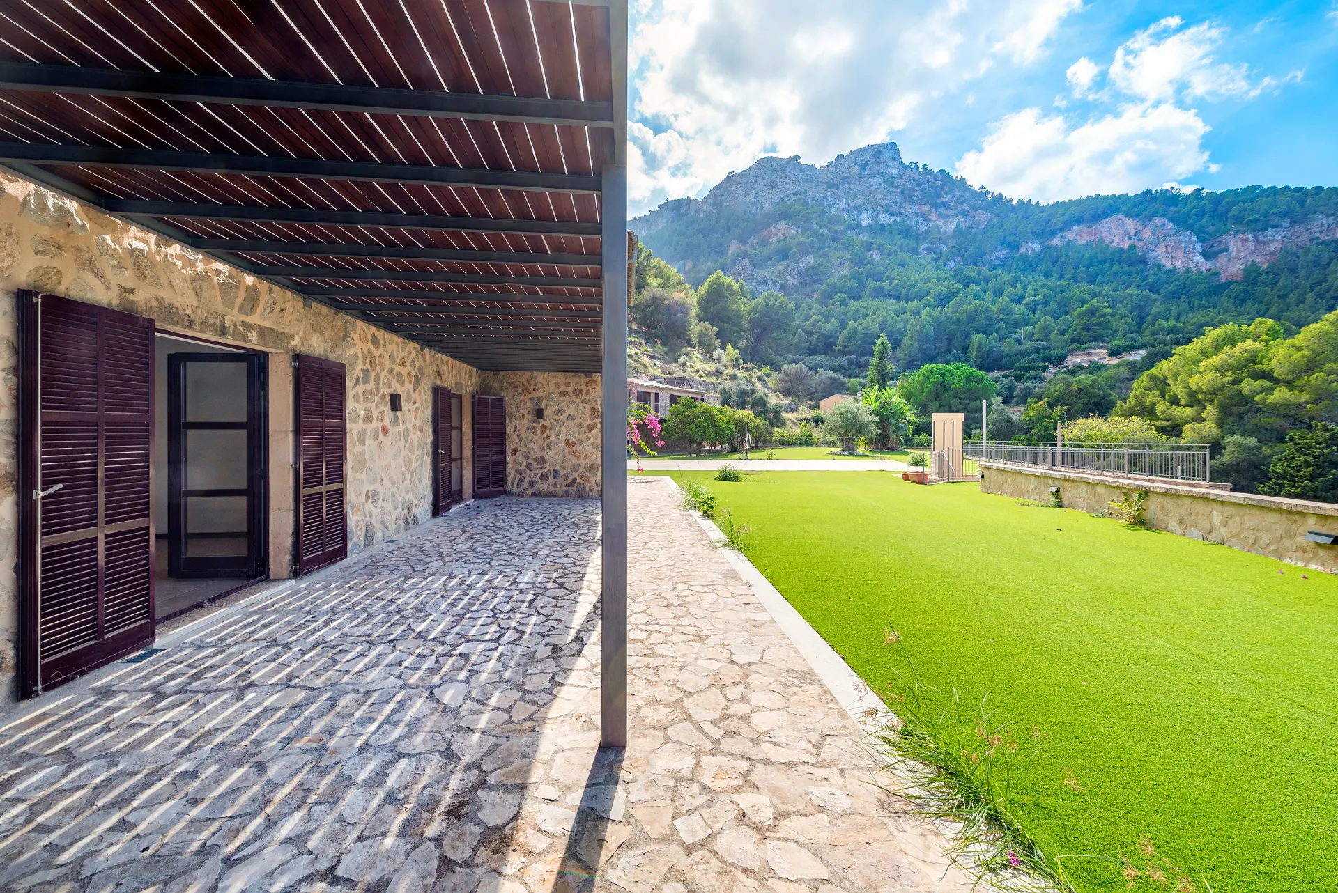 Indrukwekkende villa met bijgebouw in Estellencs-17