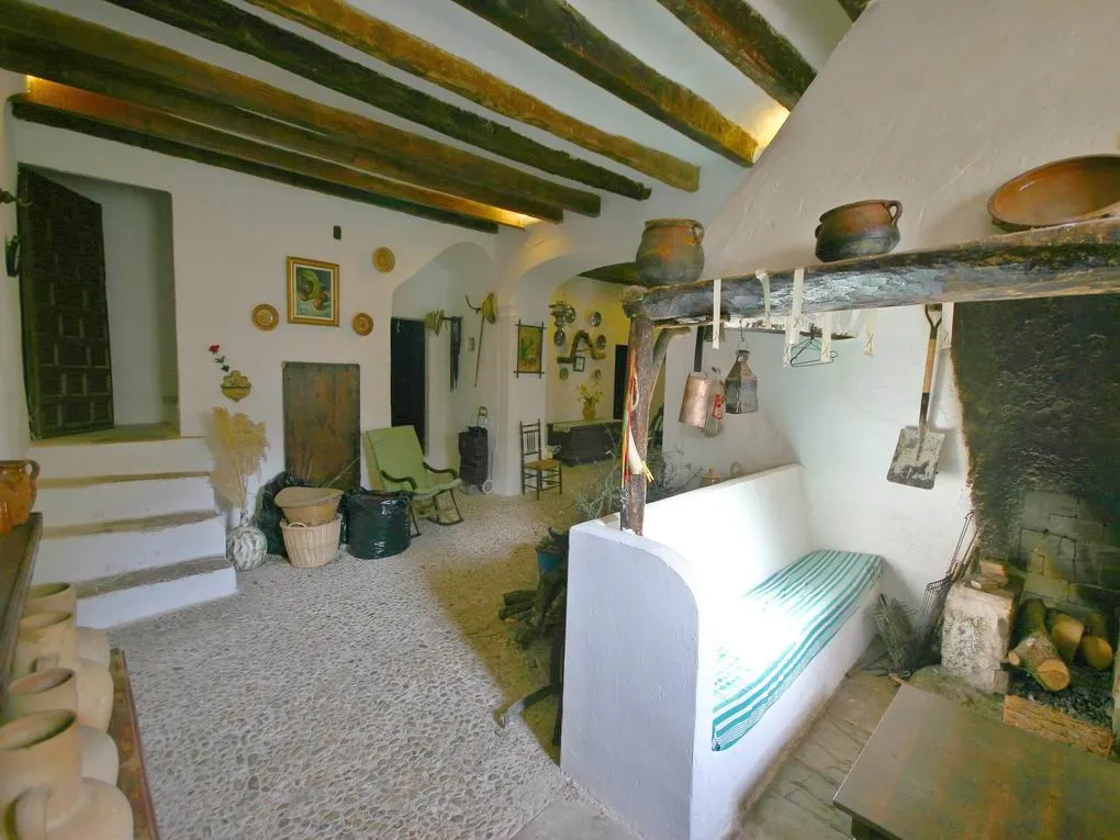 Piękna finca otoczona zieloną przyrodą-6