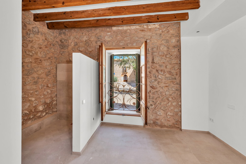 A Mallorcan house with potential for inland tourism in Biniamar-8