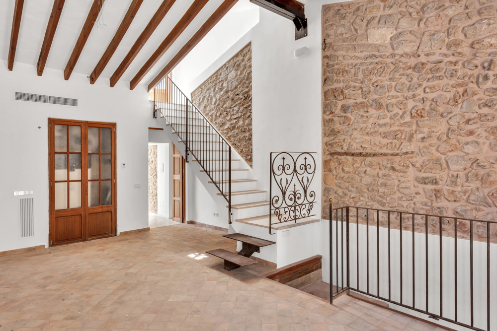 A Mallorcan house with potential for inland tourism in Biniamar-9