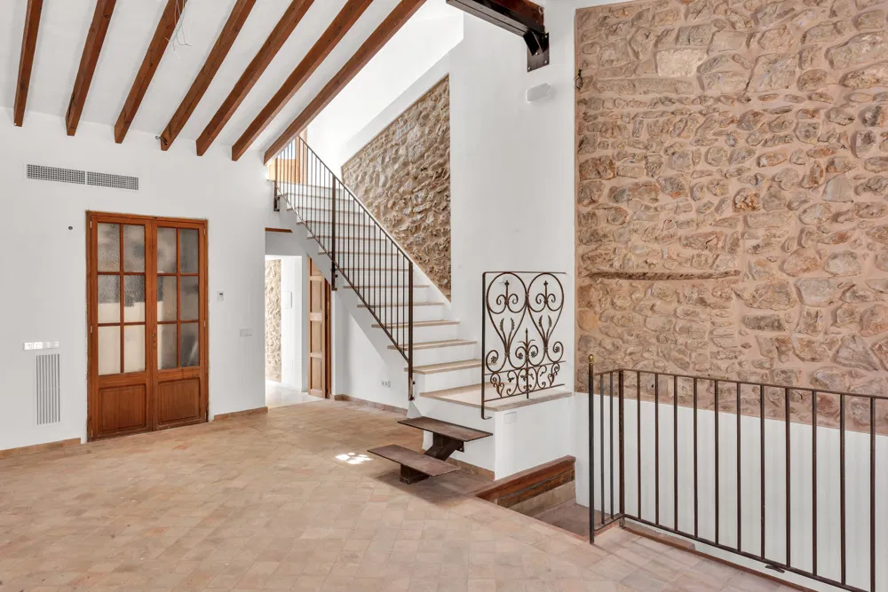 A Mallorcan house with potential for inland tourism in Biniamar-9