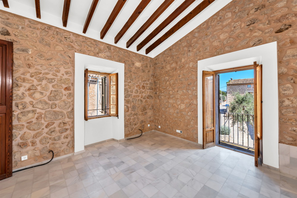 A Mallorcan house with potential for inland tourism in Biniamar-5