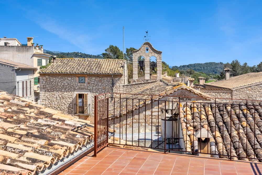 A Mallorcan house with potential for inland tourism in Biniamar-12