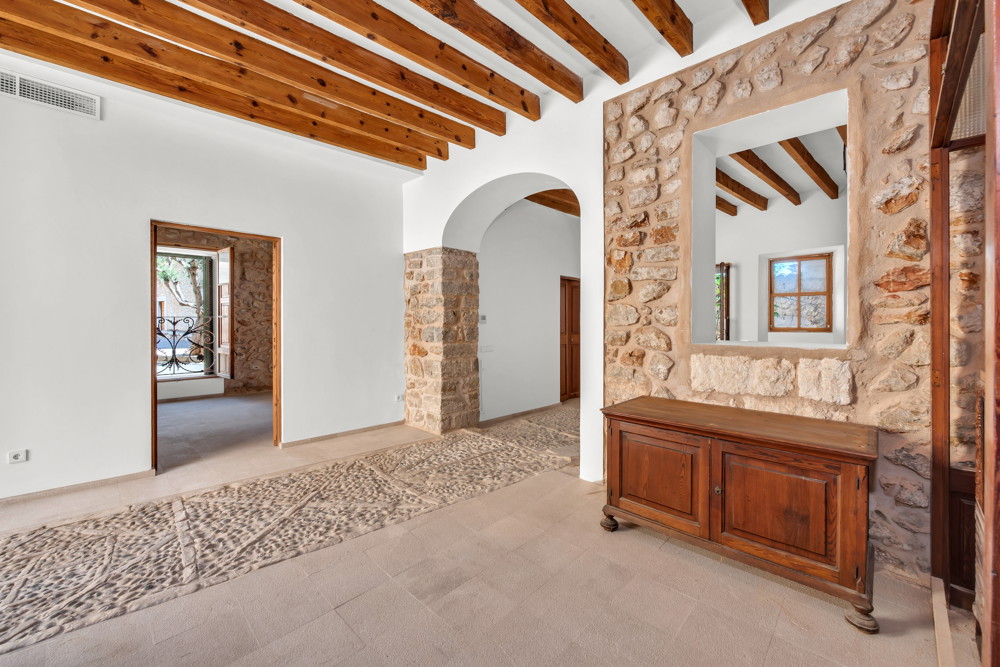 A Mallorcan house with potential for inland tourism in Biniamar-4