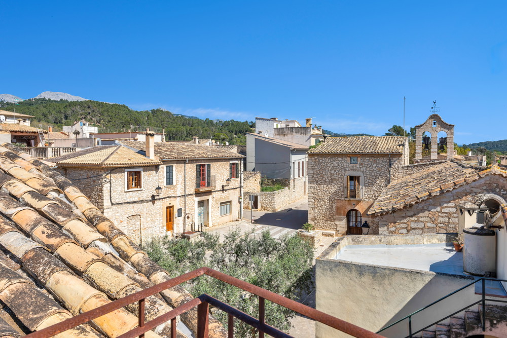 A Mallorcan house with potential for inland tourism in Biniamar-14