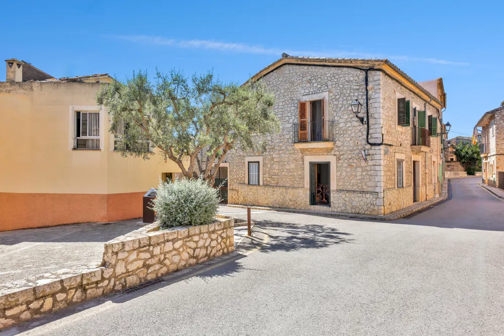 A Mallorcan house with potential for inland tourism in Biniamar-2