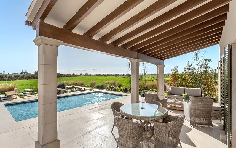 Exclusiva finca de nova construcció en Campos amb vistes magnífiques i tranquil·litat.