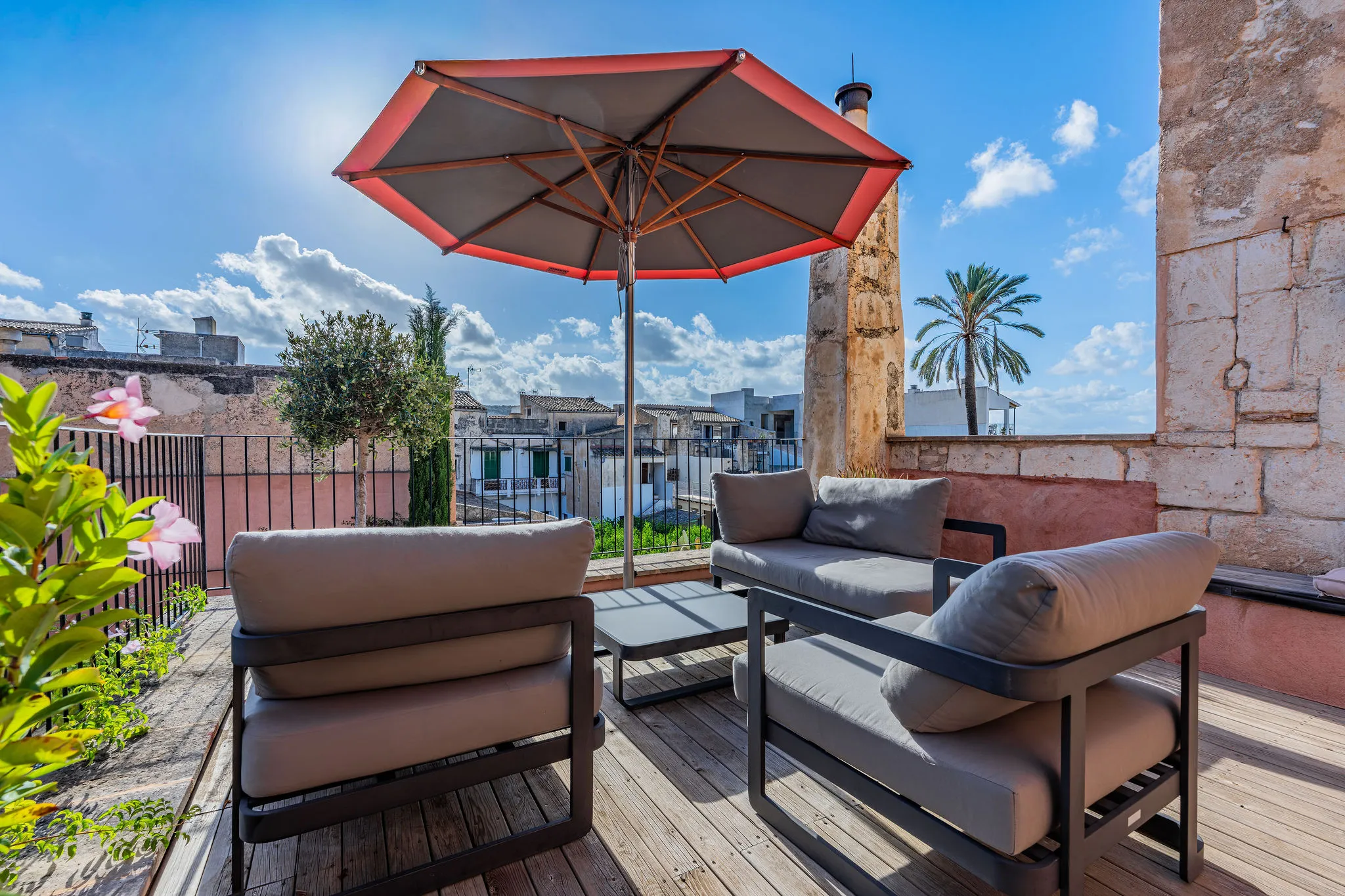 Oasis urbaine avec piscine et charme historique-9