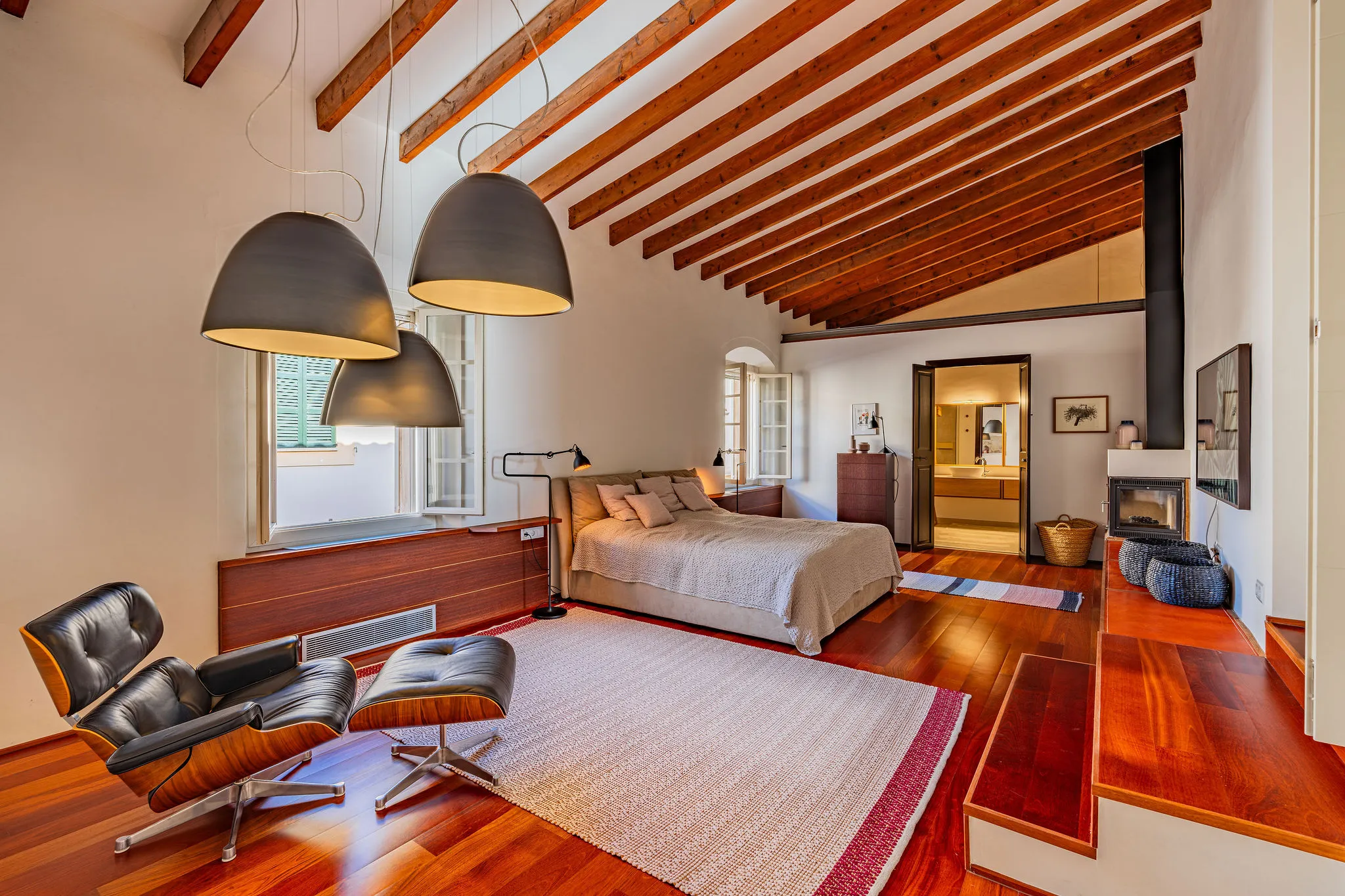 Urban oas med pool och historisk charm-6