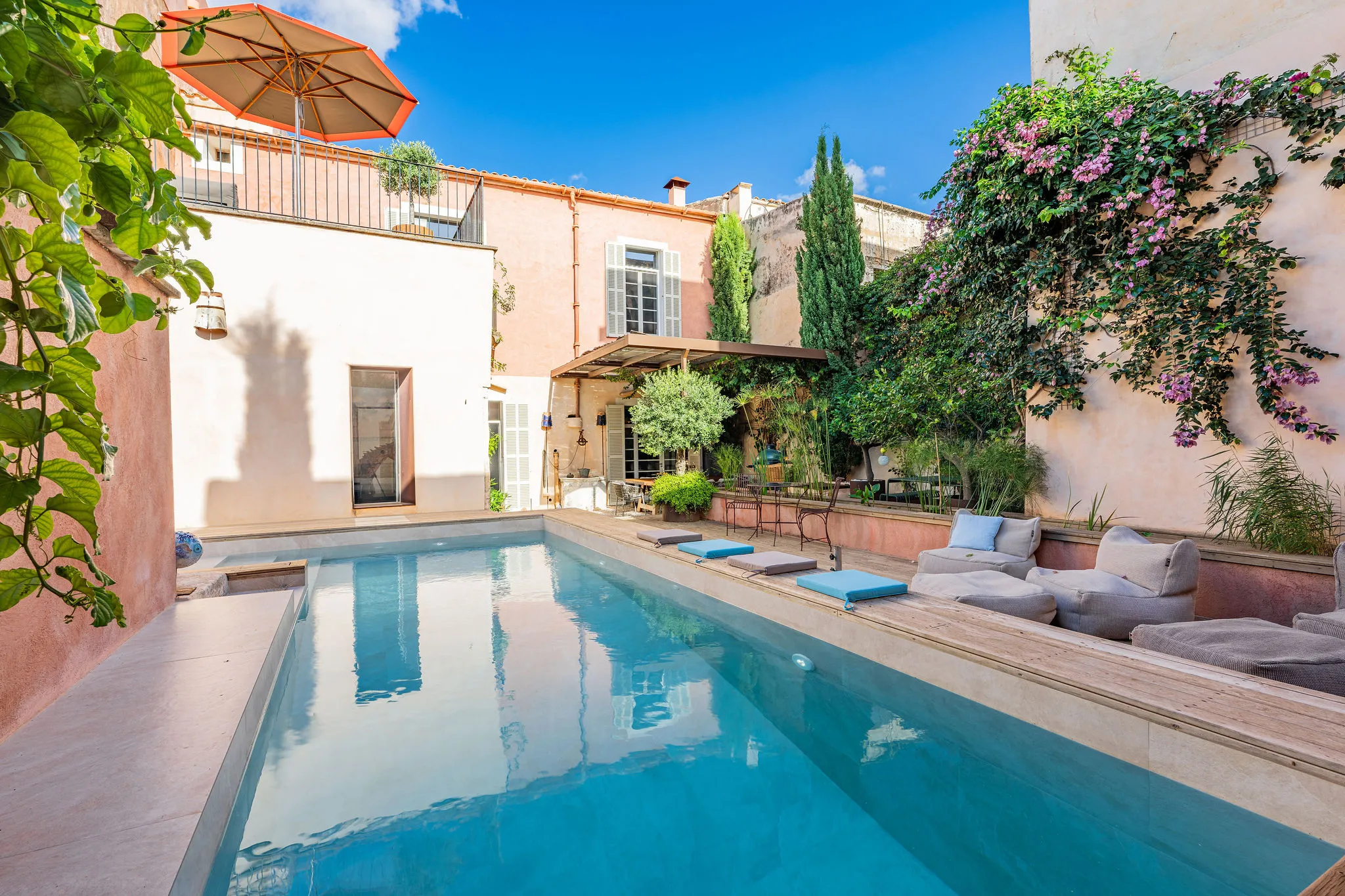 Oasis urbaine avec piscine et charme historique-15