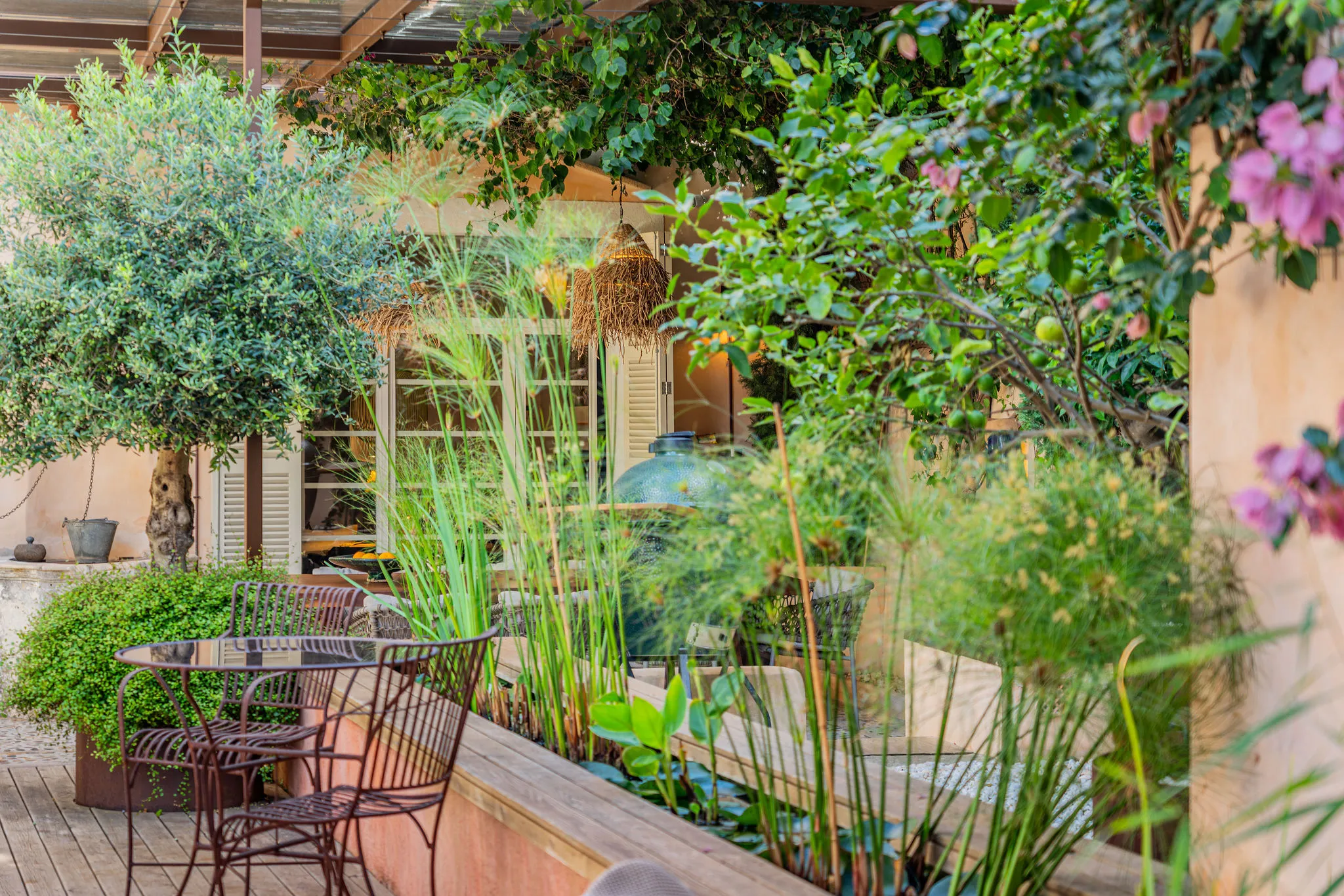 Oasis urbaine avec piscine et charme historique-14