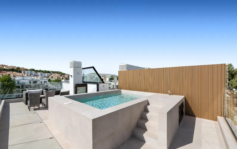 Penthouse in mooie gemeenschap met privé dakterras