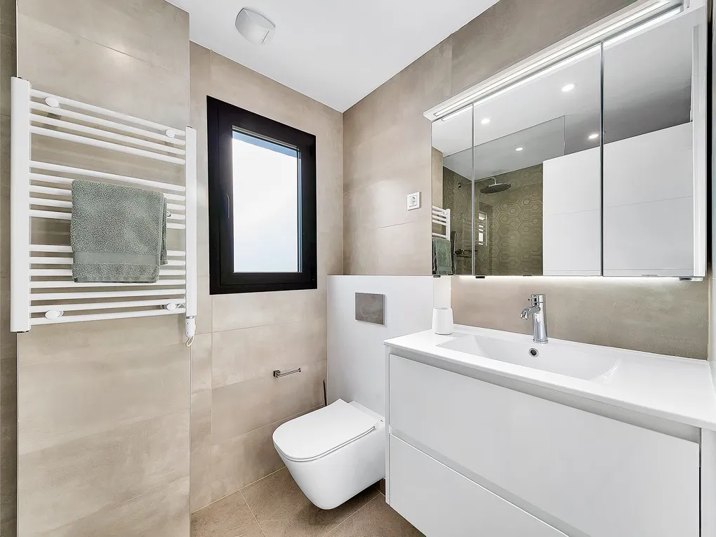 Penthouse in nice community with private roof terrace-12