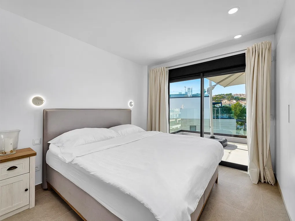 Penthouse in nice community with private roof terrace-11