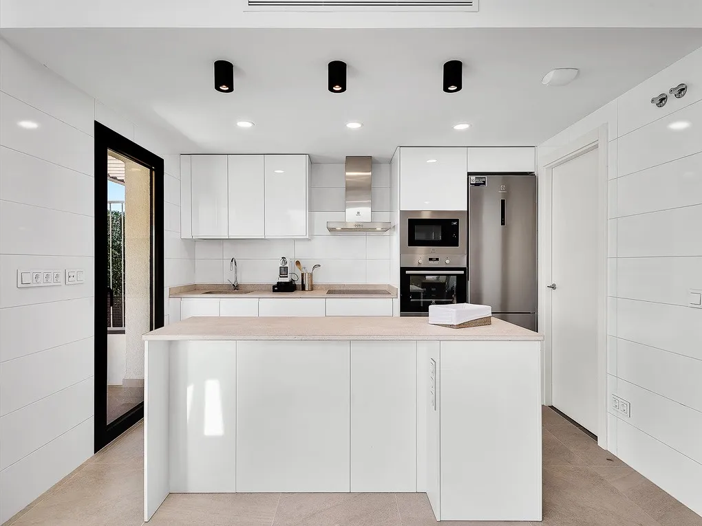 Penthouse in nice community with private roof terrace-8