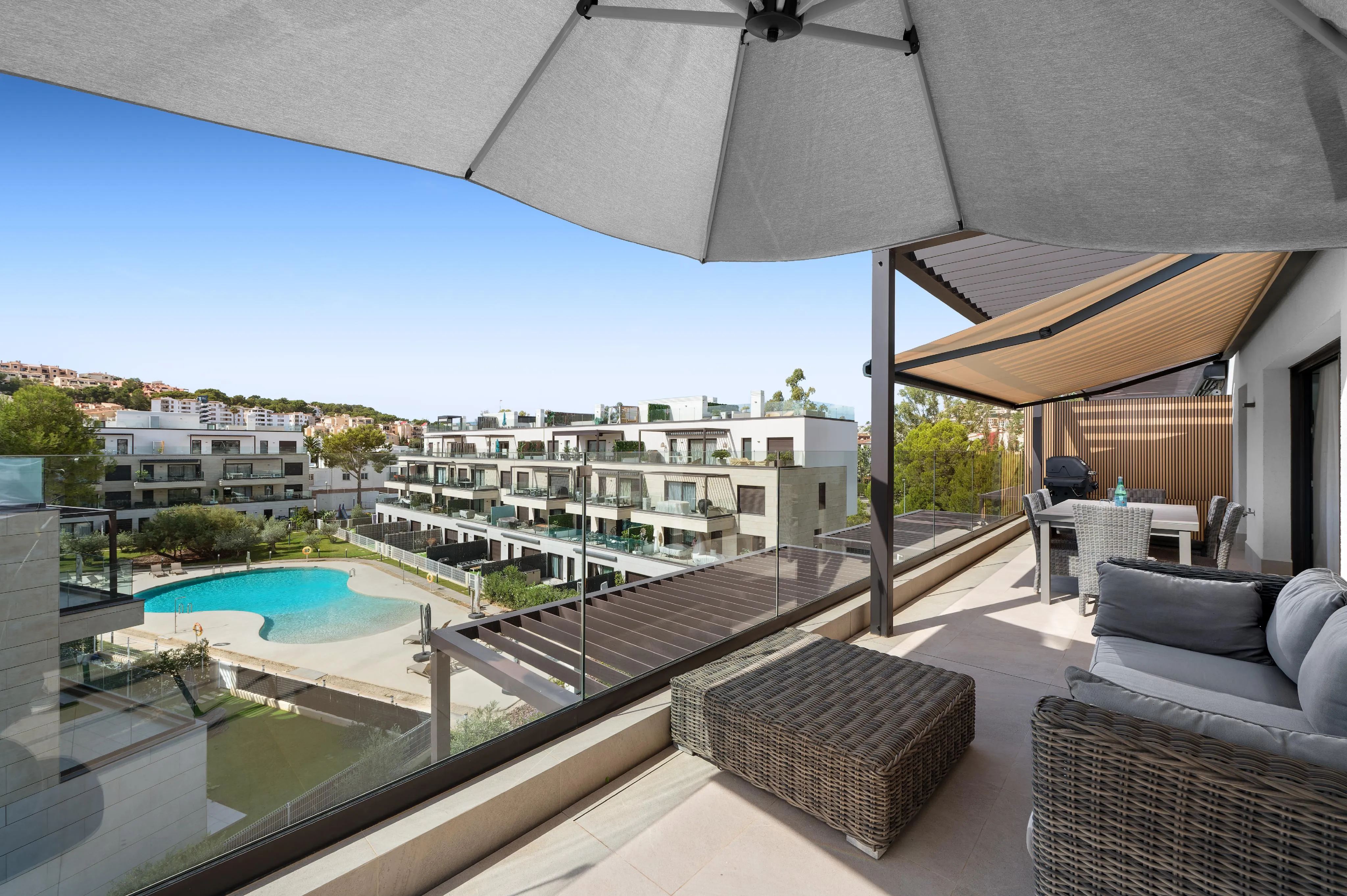 Penthouse in nice community with private roof terrace-3