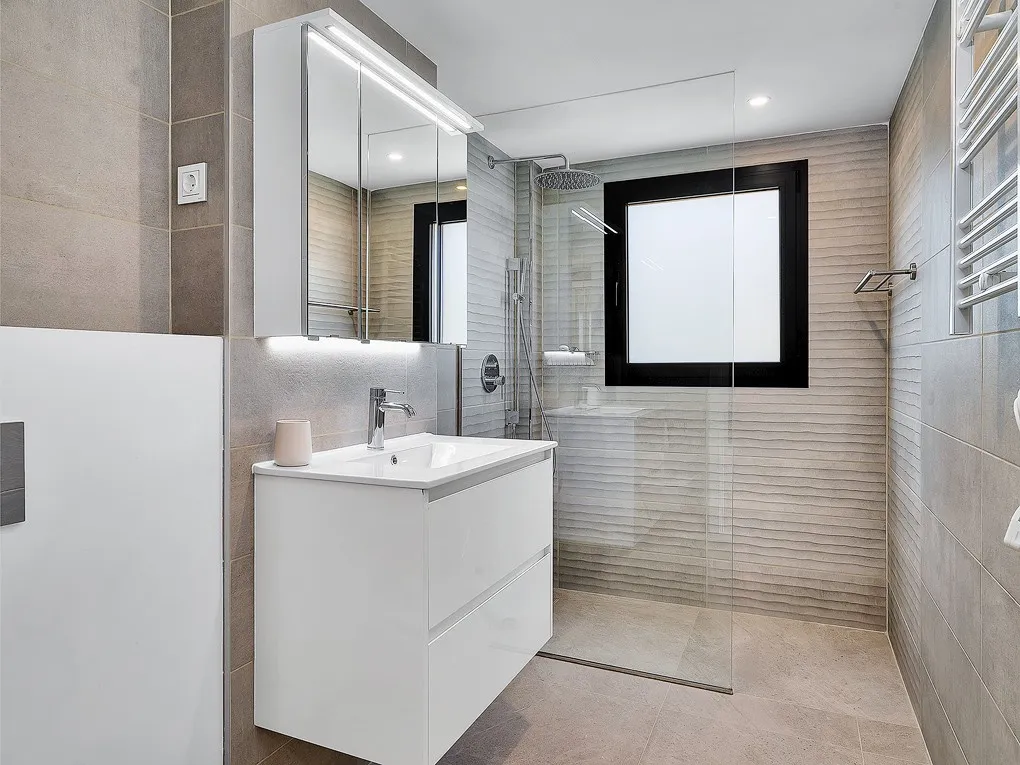 Penthouse in nice community with private roof terrace-14