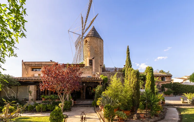 Historische molen met paradijselijke tuinen en licentie voor vakantieverhuur