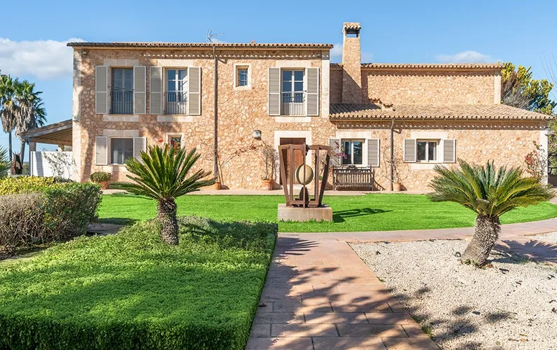 Finca mellan Santanyi och Campos med uthyrningslicens och egen olivodling