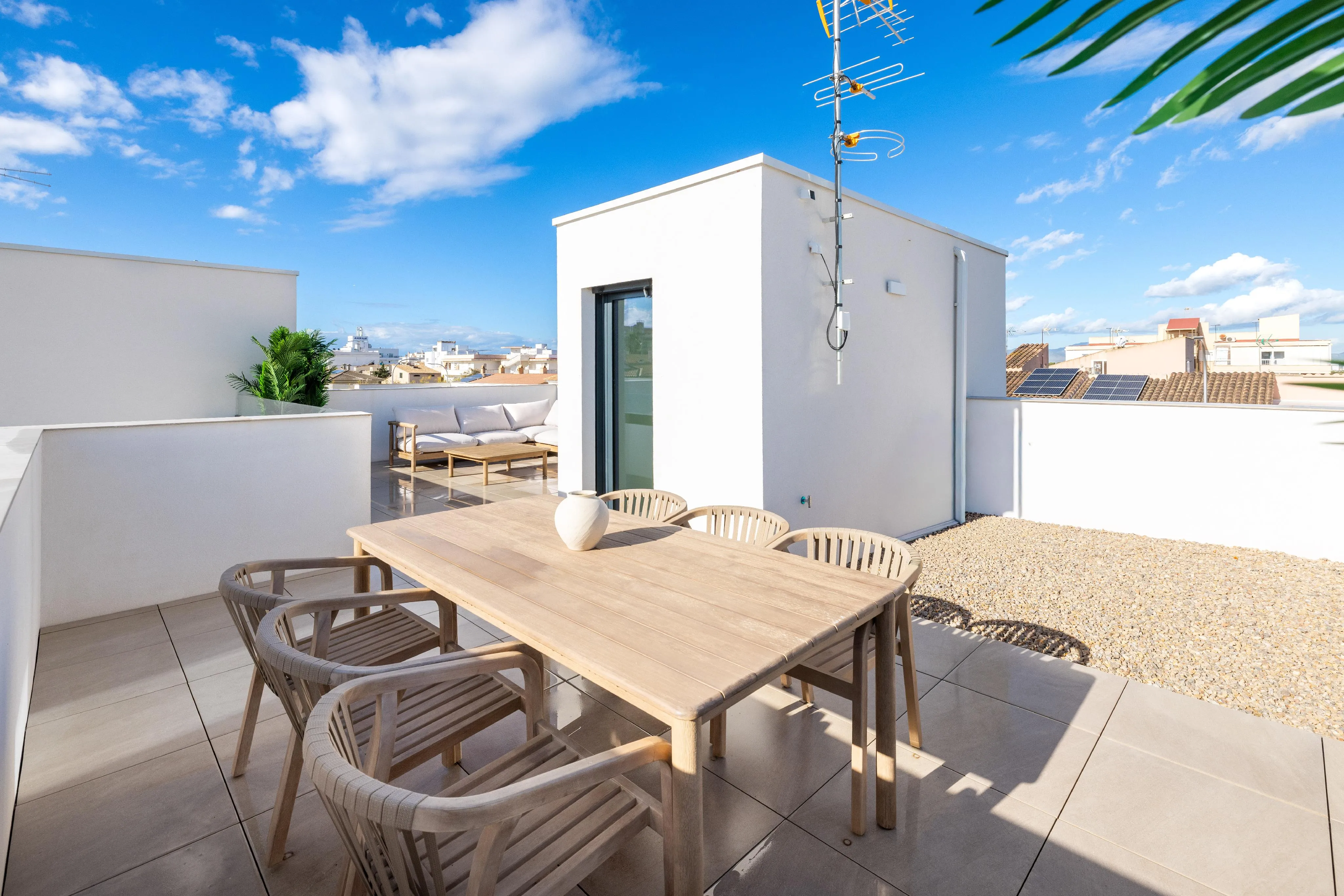 Nyt moderne hus med pool-13