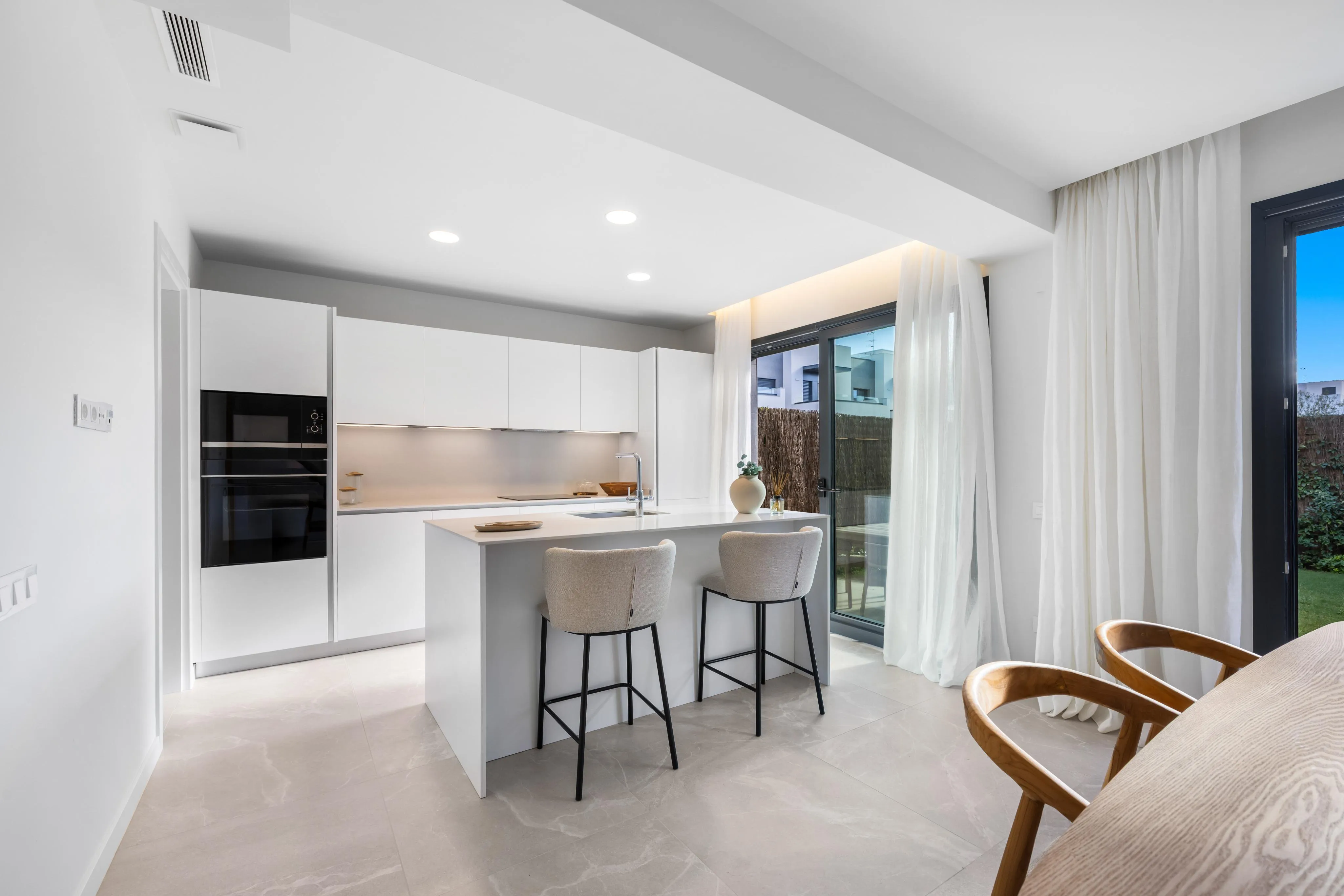 Nyt moderne hus med pool-2