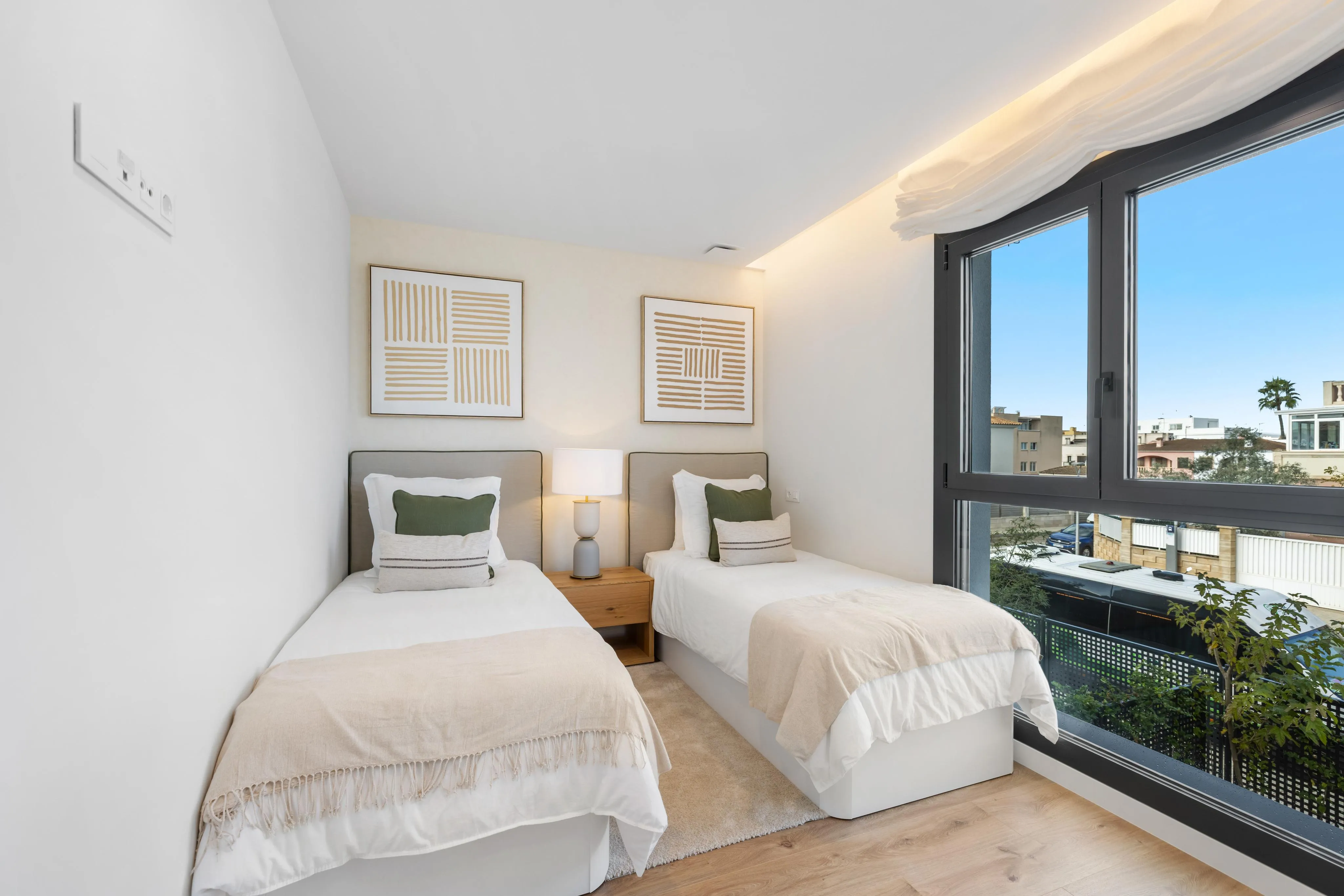 Nyt moderne hus med pool-9