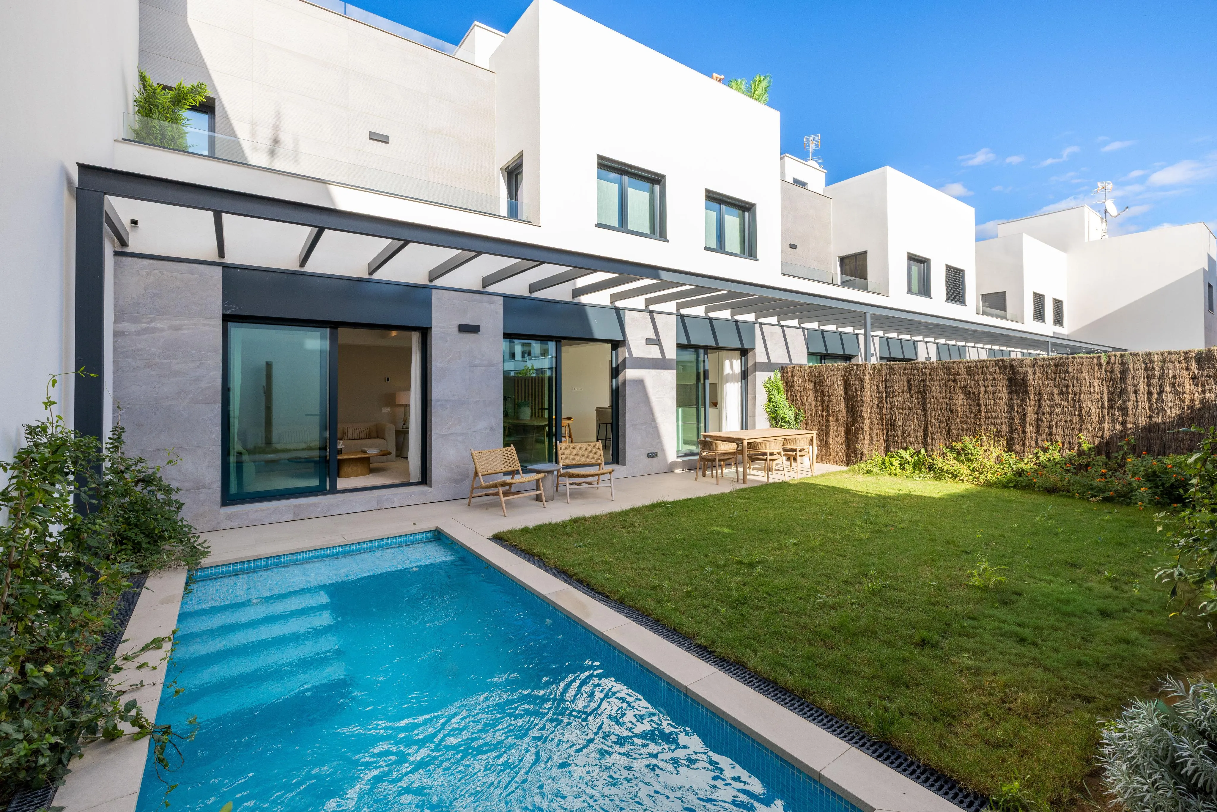 Nyt moderne hus med pool-14