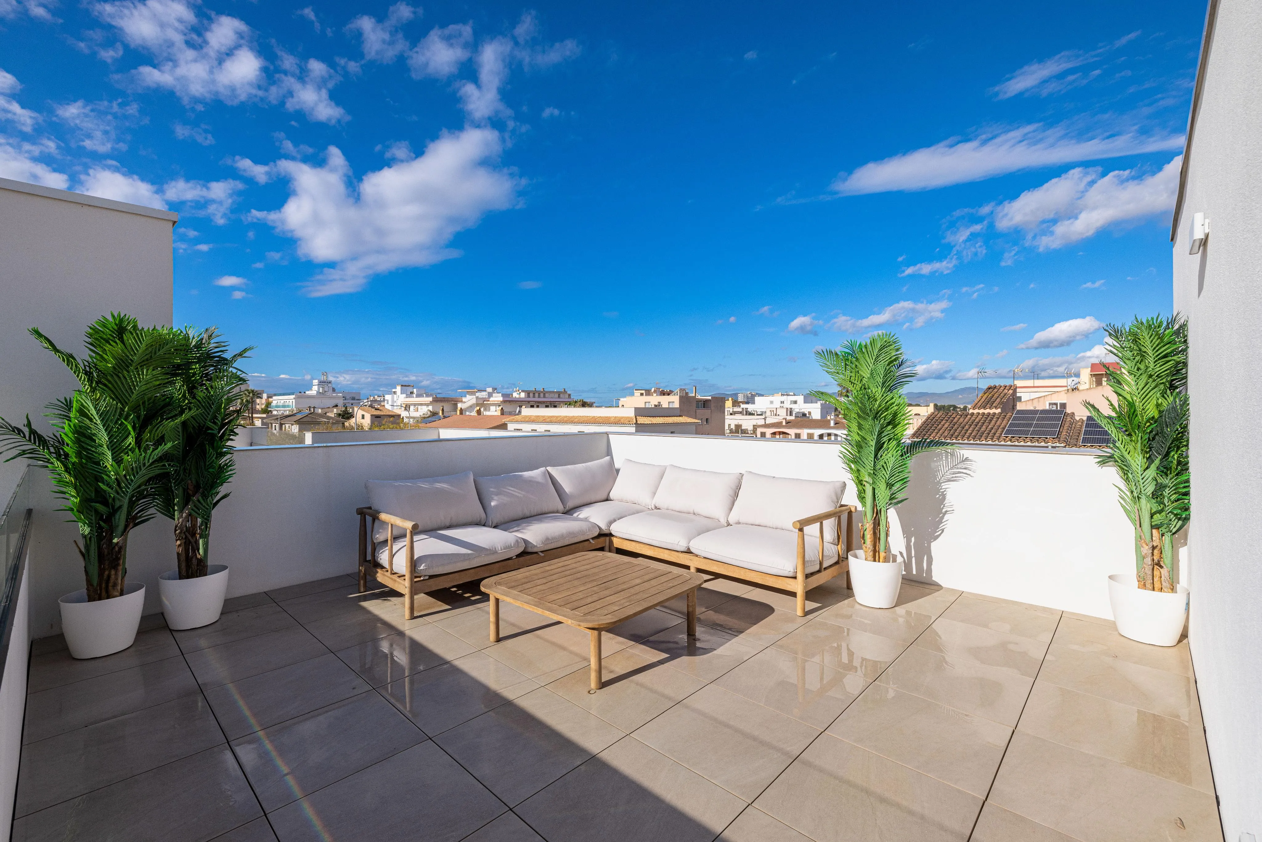 Nyt moderne hus med pool-11