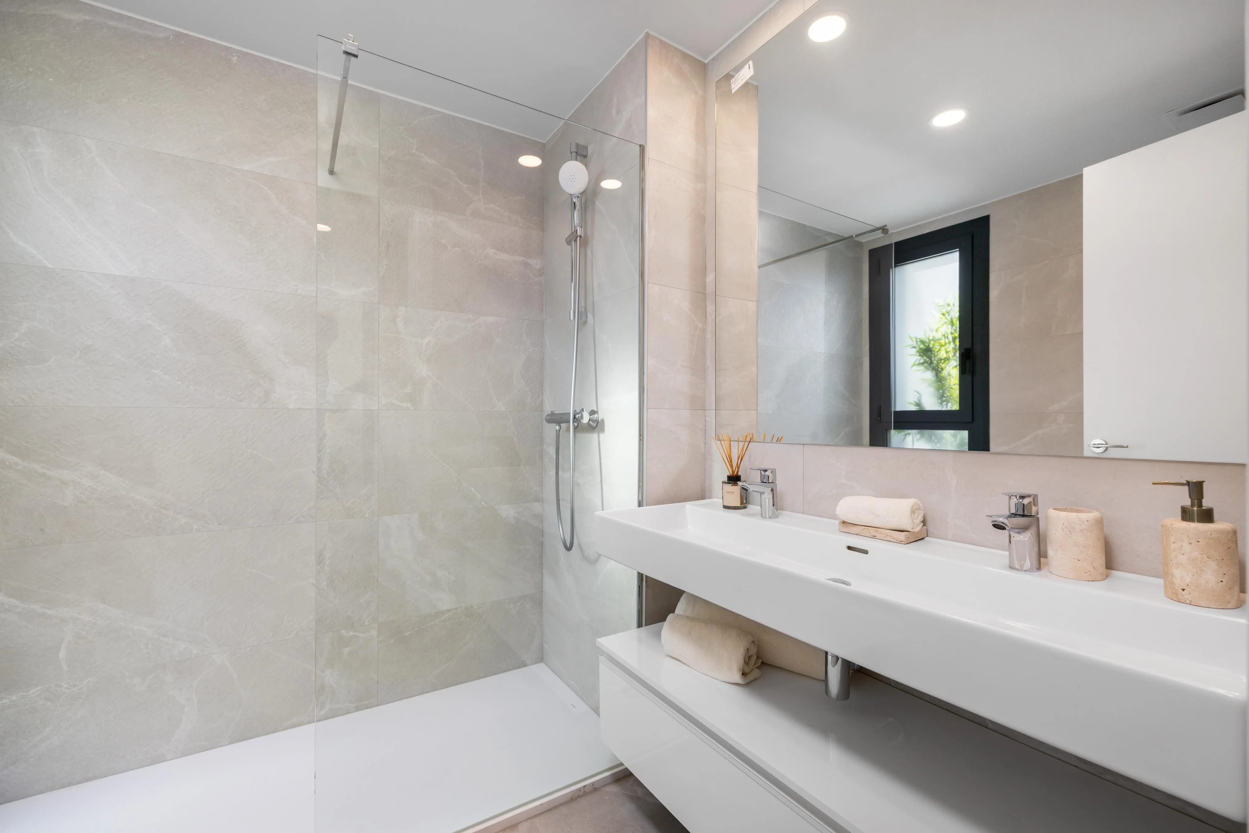 Nyt moderne hus med pool-6