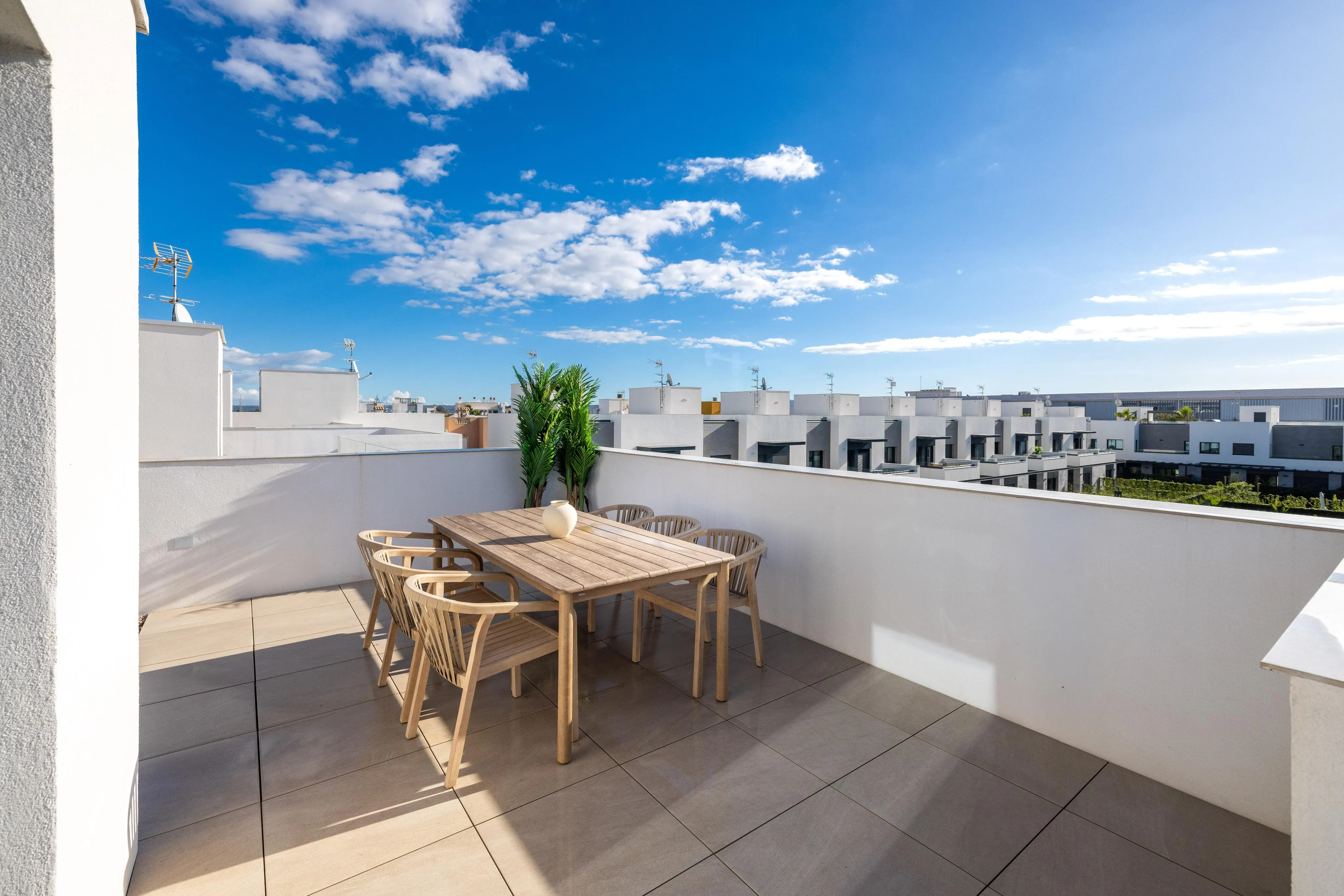 Nyt moderne hus med pool-12