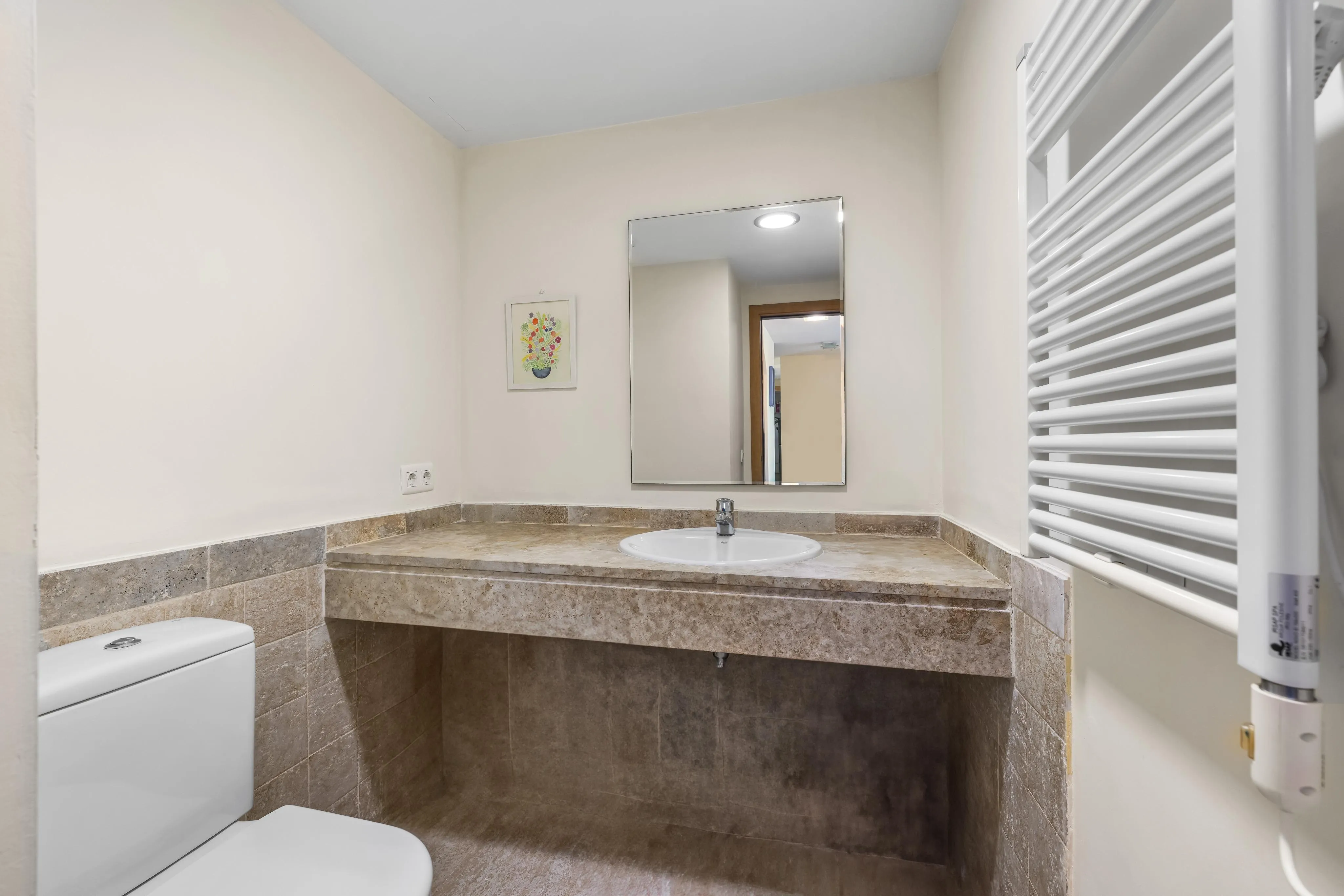 Sydvendt lejlighed i populært boligkompleks i Santa Ponsa-11