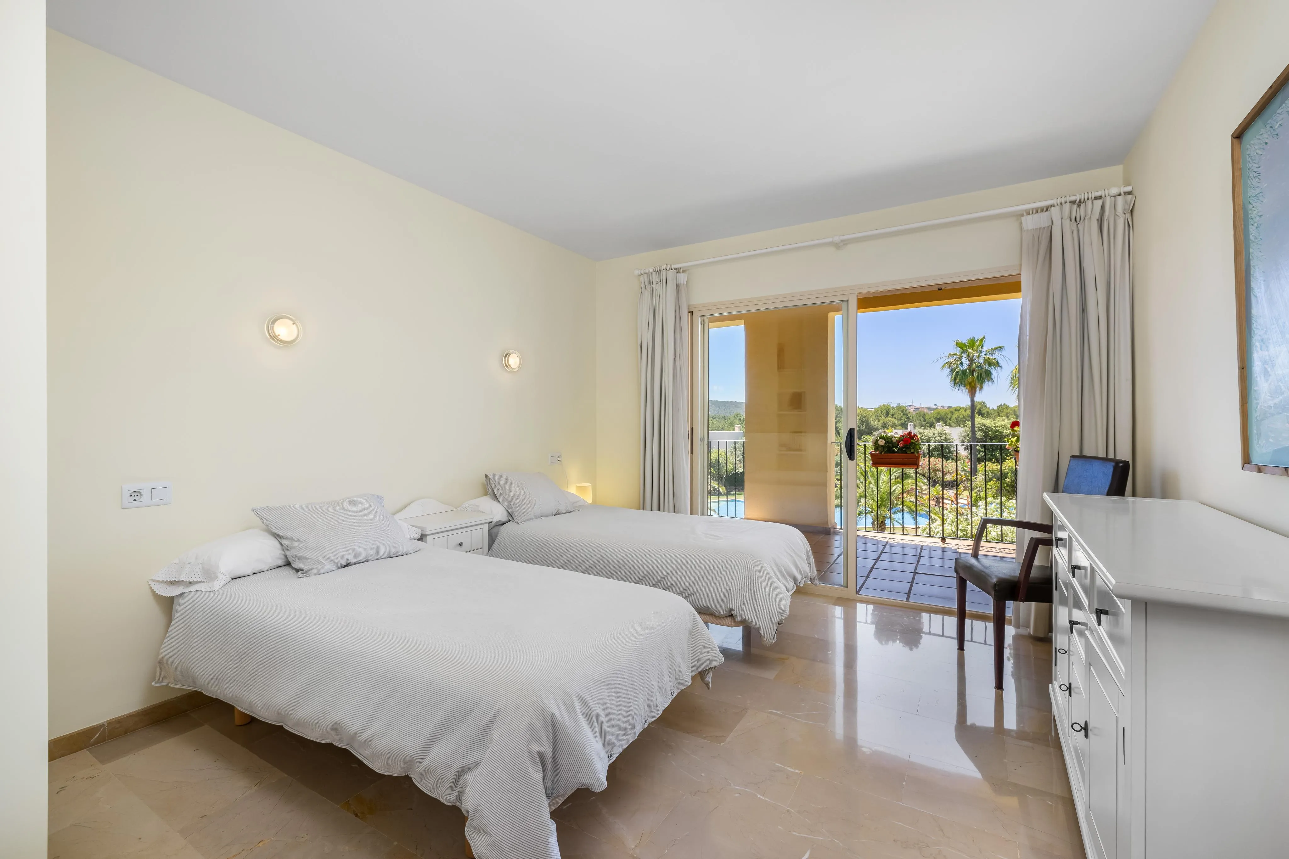 Sydvendt lejlighed i populært boligkompleks i Santa Ponsa-10