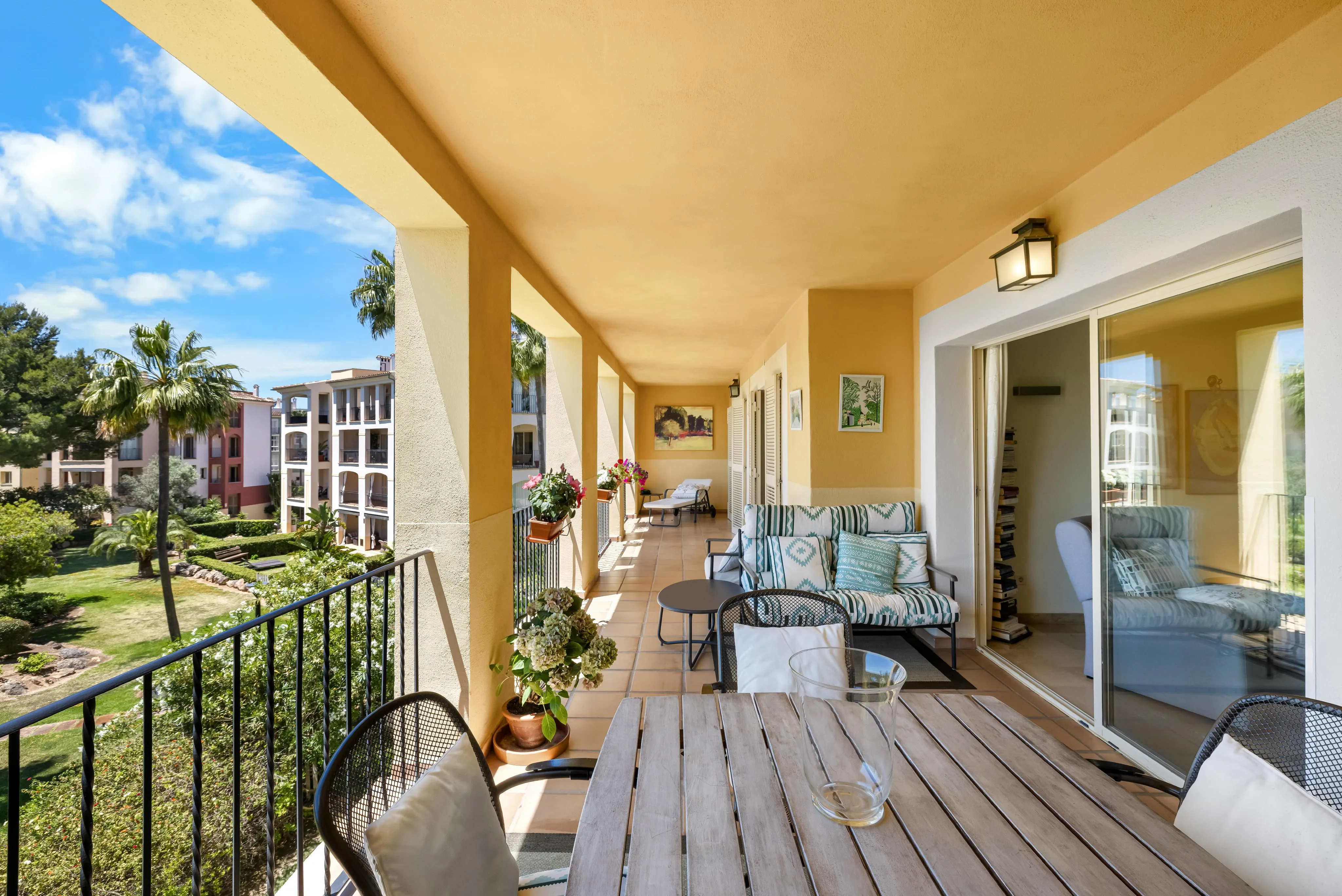 Sydvendt lejlighed i populært boligkompleks i Santa Ponsa-13