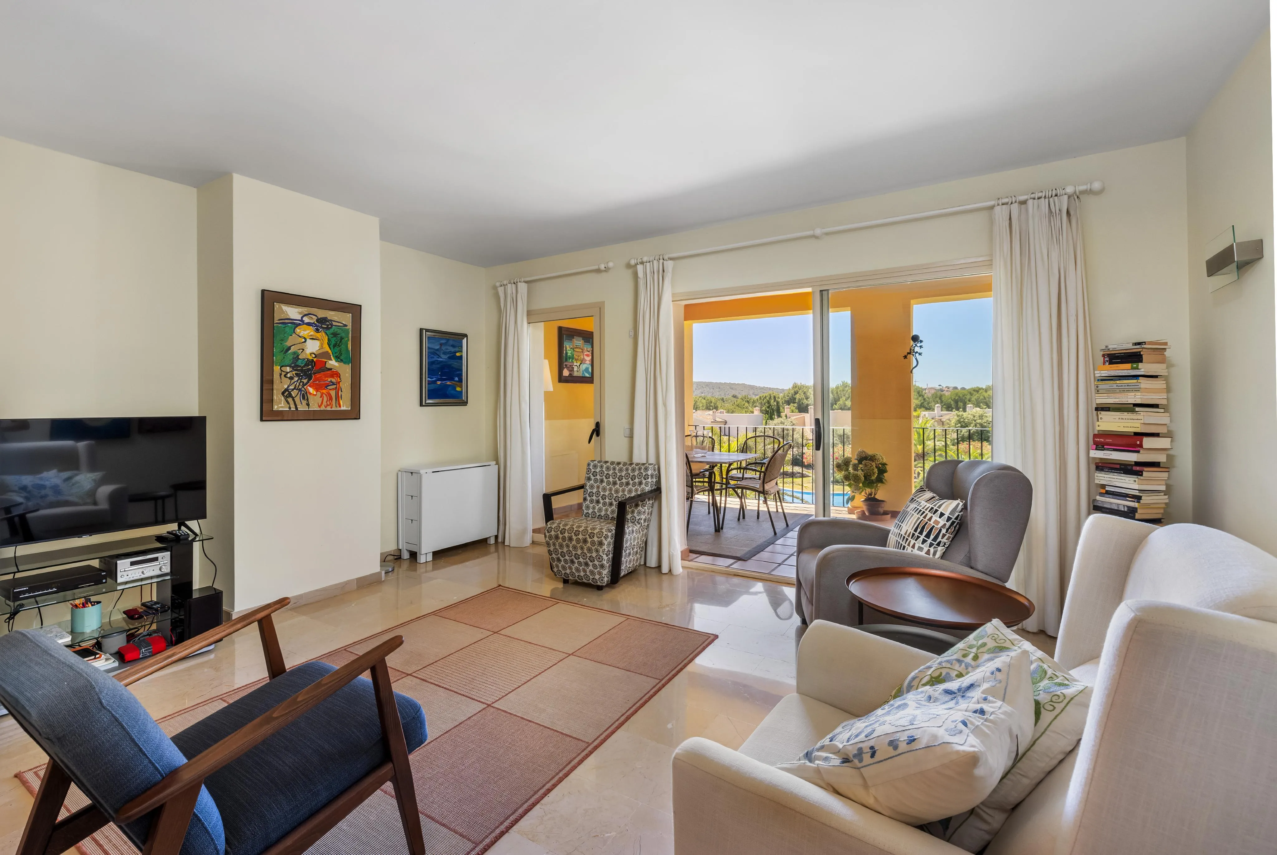 Sydvendt lejlighed i populært boligkompleks i Santa Ponsa-3